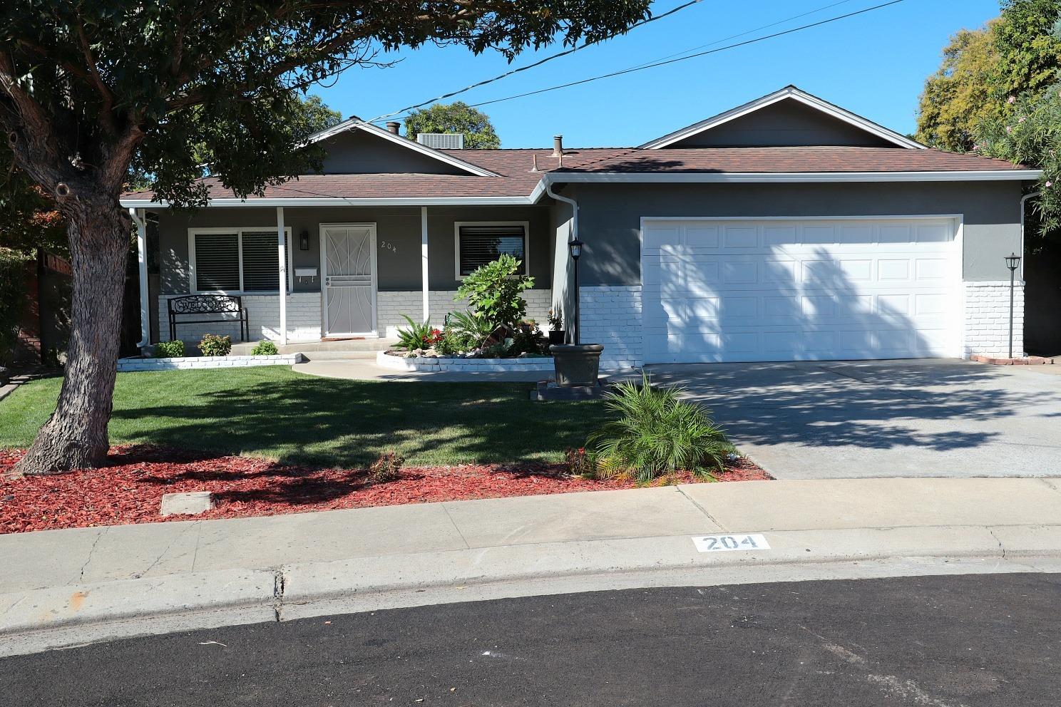 Detail Gallery Image 1 of 1 For 204 Dove, Modesto,  CA 95350 - 3 Beds | 2 Baths