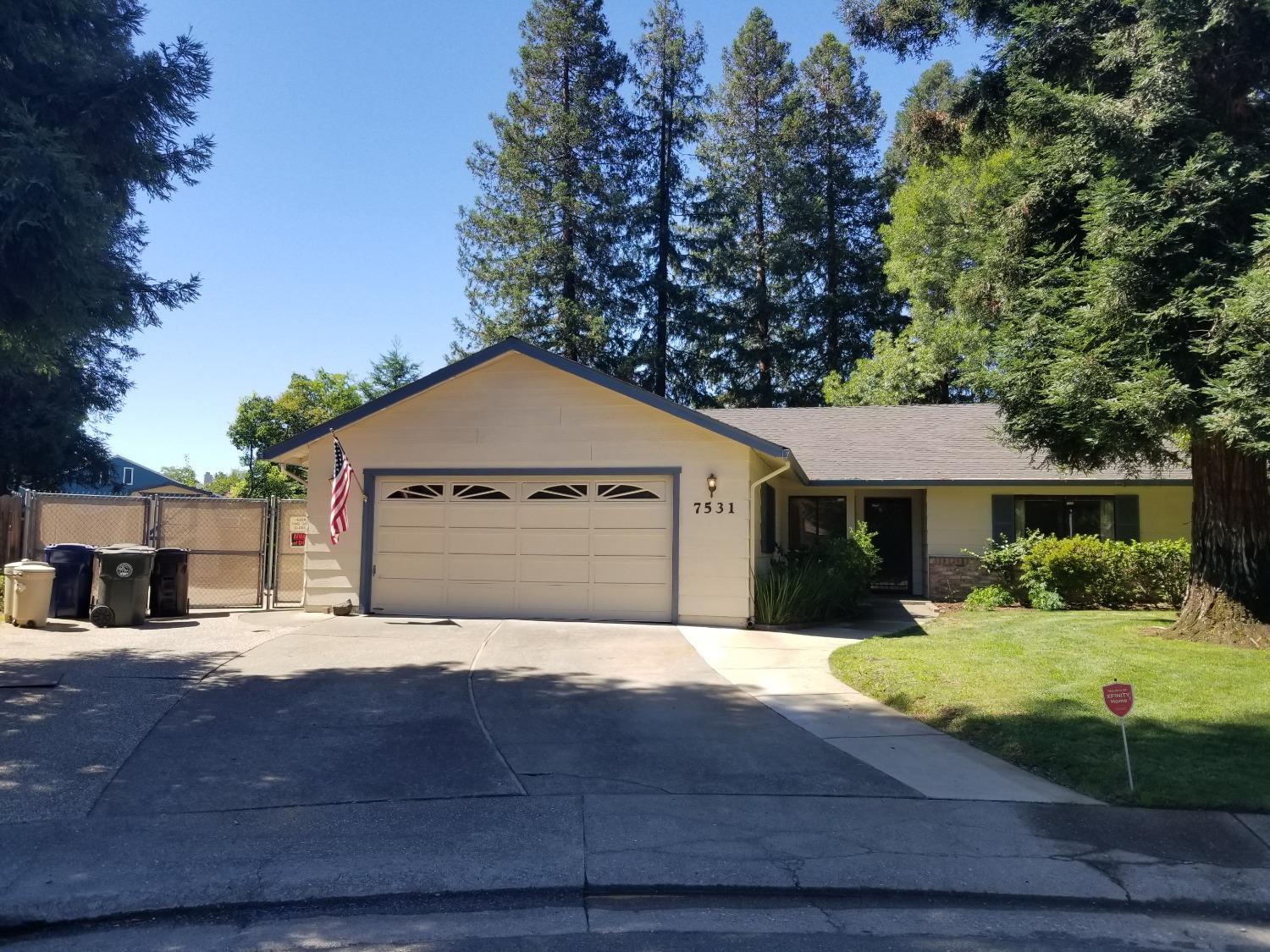 Beautiful cul-de-sac lot home nestled in a quiet Citrus Heights neighborhood. Separate family and li