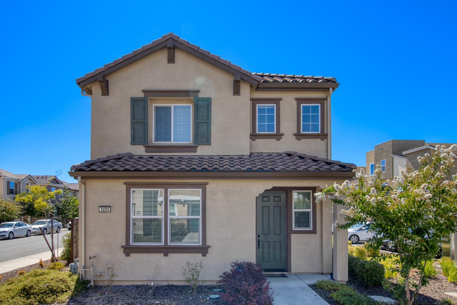 Spacious and comfortable home in Rancho Cordova! This 3 bedroom, 2.5 bath home has plenty of room fo