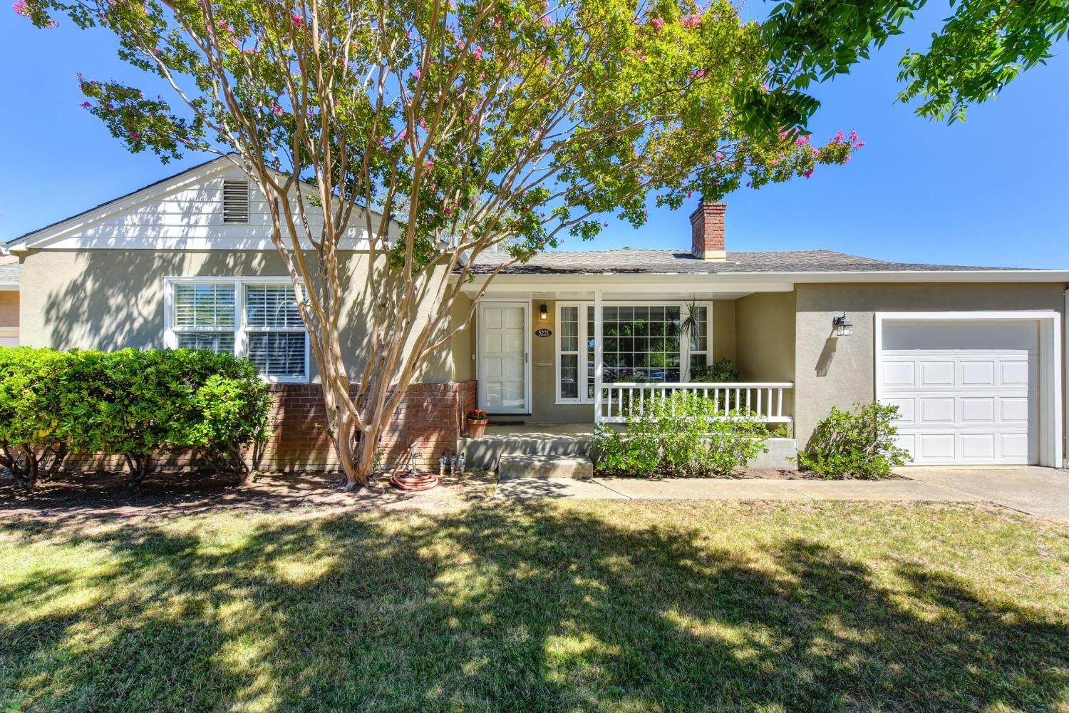 Welcome to 5221 Rosita Way in beautiful Hollywood Park! This wonderful 2 bedroom, 2 full bath home i