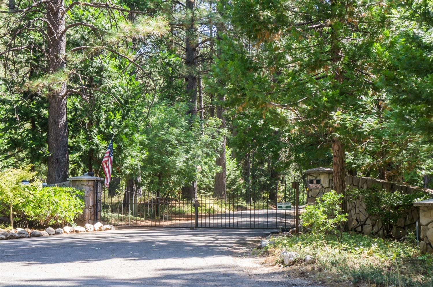 Photo of 26270 Foresthill Rd in Foresthill, CA