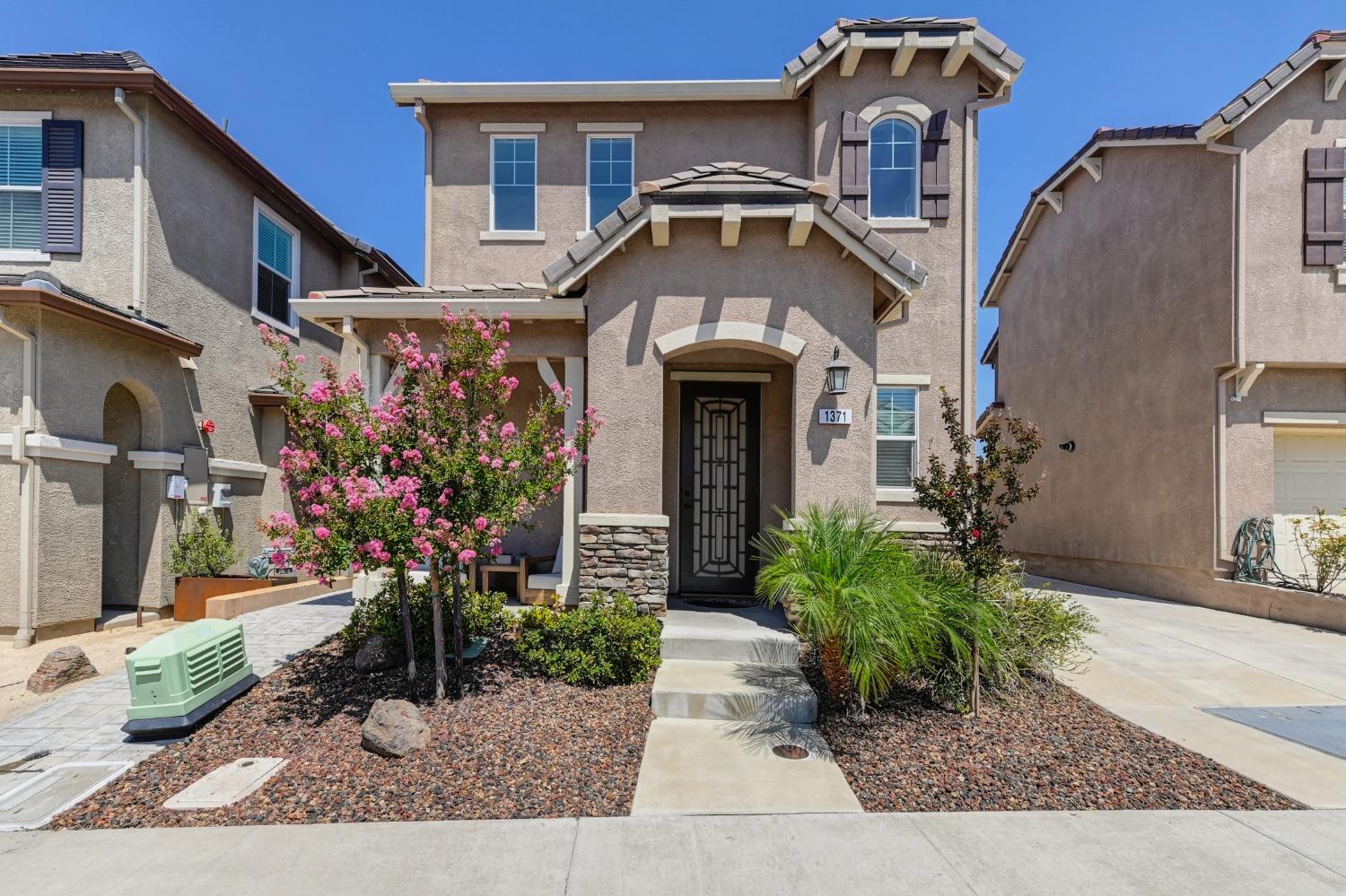 Detail Gallery Image 1 of 1 For 1371 Larkspur Drive, Rocklin,  CA 95765 - 3 Beds | 2/1 Baths