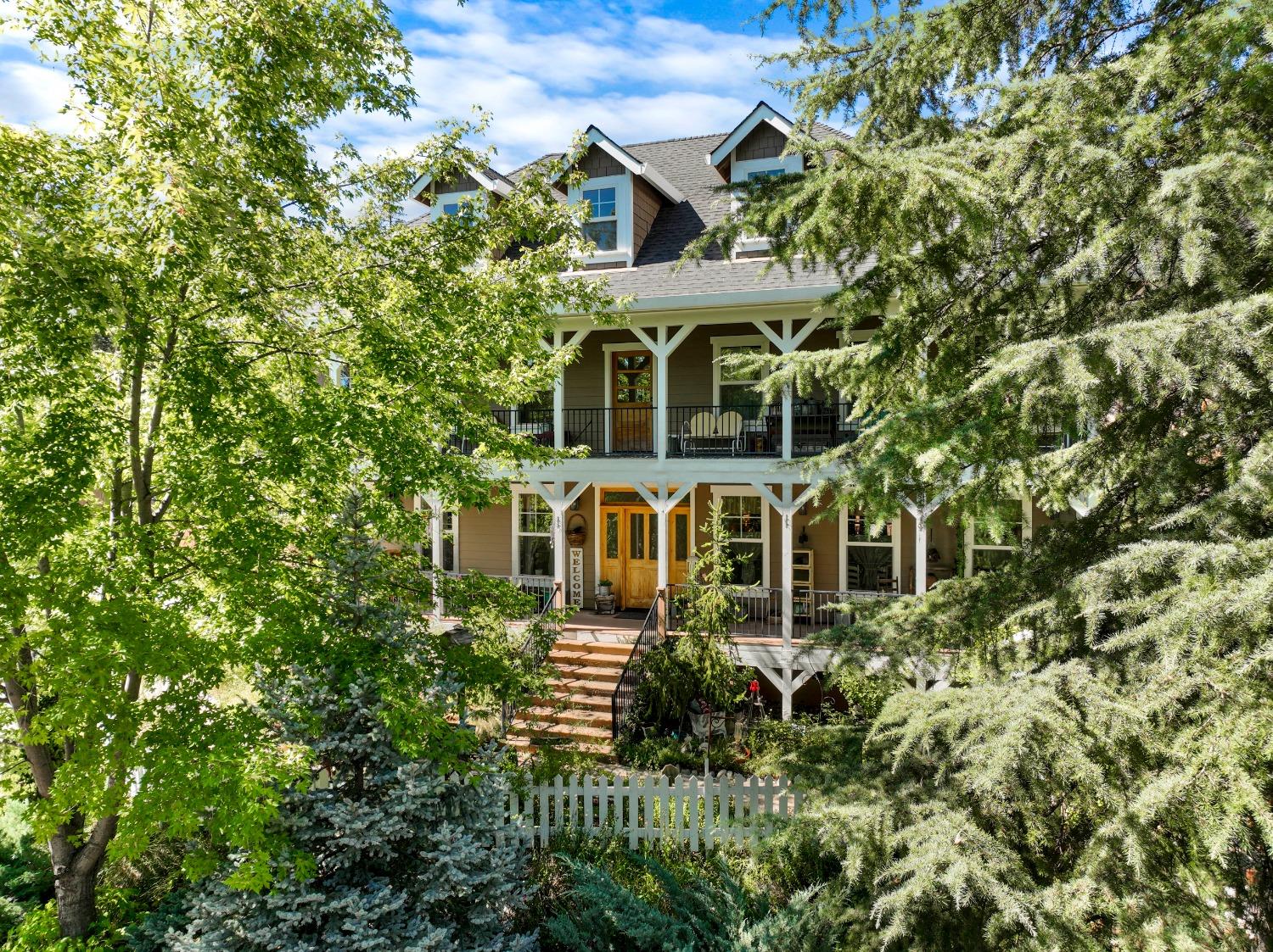 Photo of 21152 Oakwood Ln in Foresthill, CA