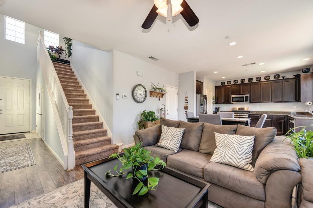 Detail Gallery Image 1 of 1 For 866 Equinox Loop, Lincoln,  CA 95648 - 3 Beds | 2/1 Baths