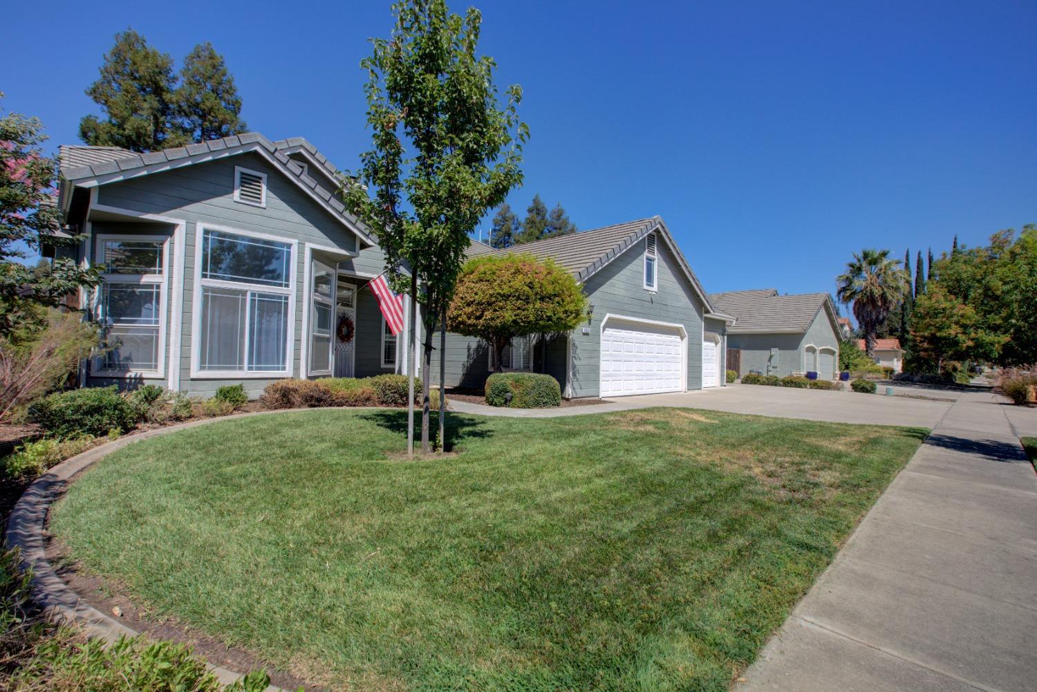 Detail Gallery Image 1 of 1 For 1825 Westminster Ln, Turlock,  CA 95382 - 4 Beds | 2 Baths