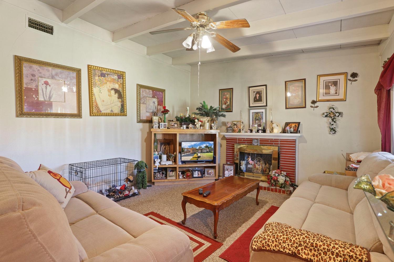 Detail Gallery Image 1 of 1 For 1501 S School St, Lodi,  CA 95240 - 3 Beds | 1/1 Baths