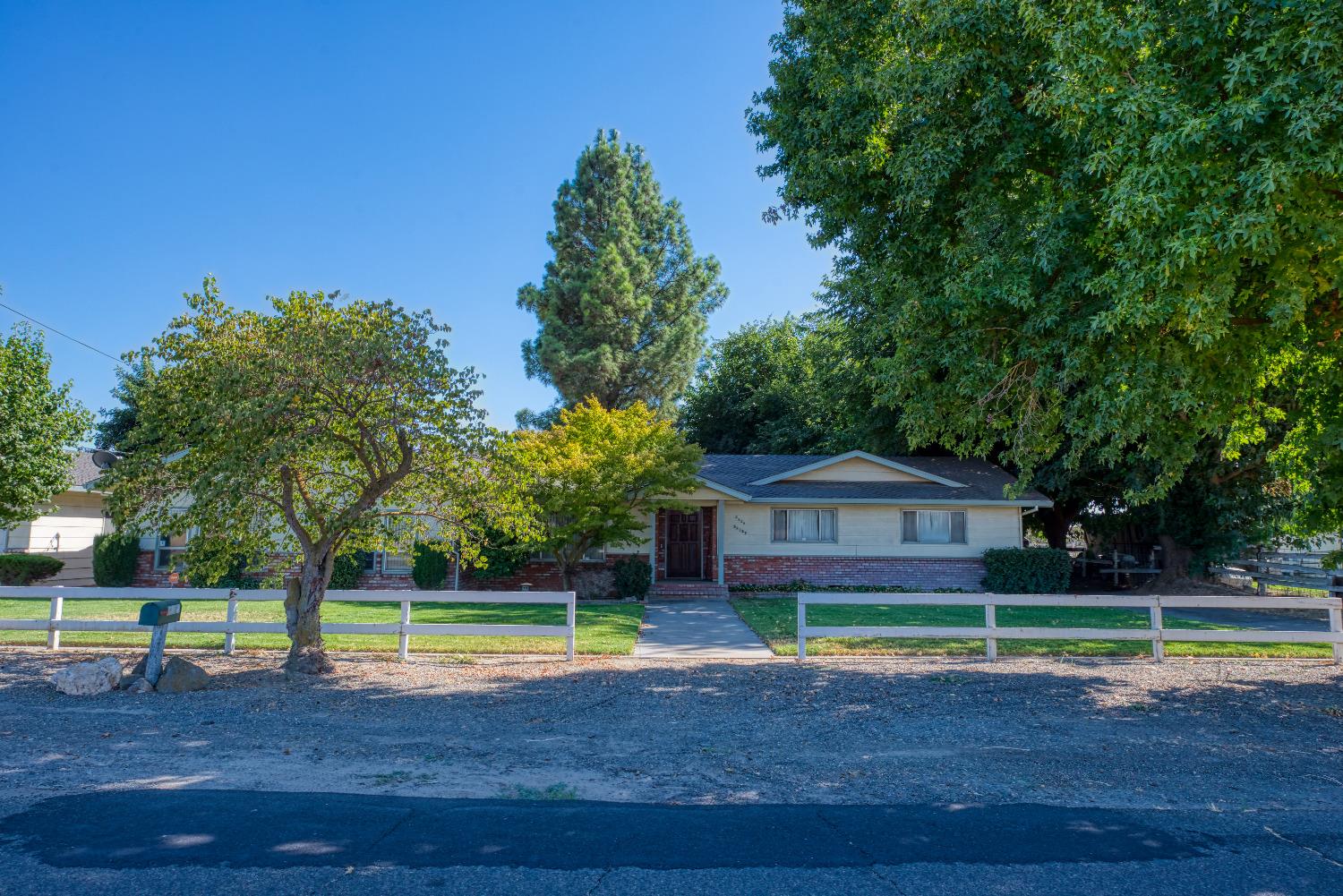 Detail Gallery Image 1 of 1 For 2524 Brier Rd, Turlock,  CA 95380 - 4 Beds | 2 Baths