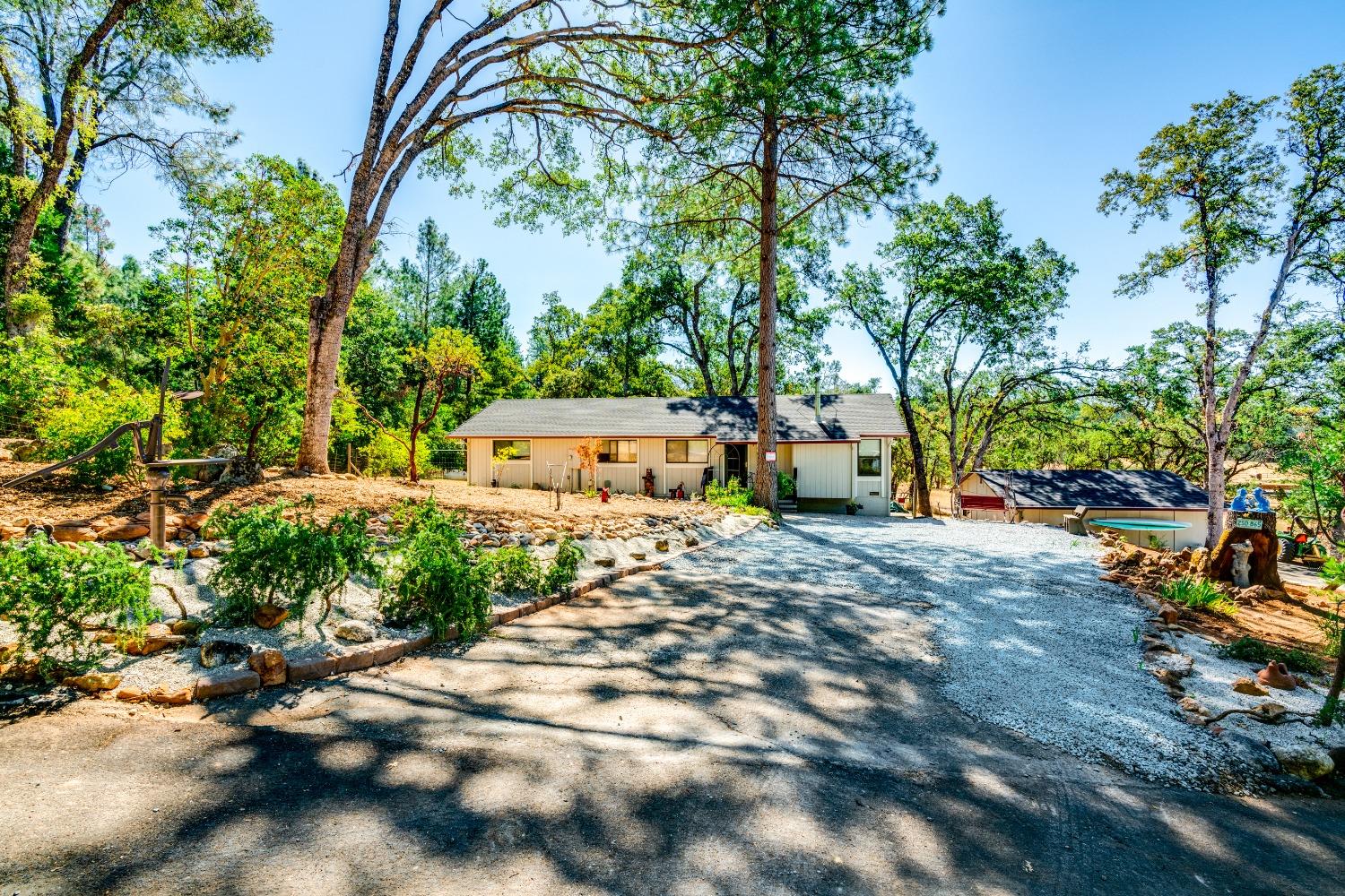 Photo of 20100 Redwood Dr in Foresthill, CA