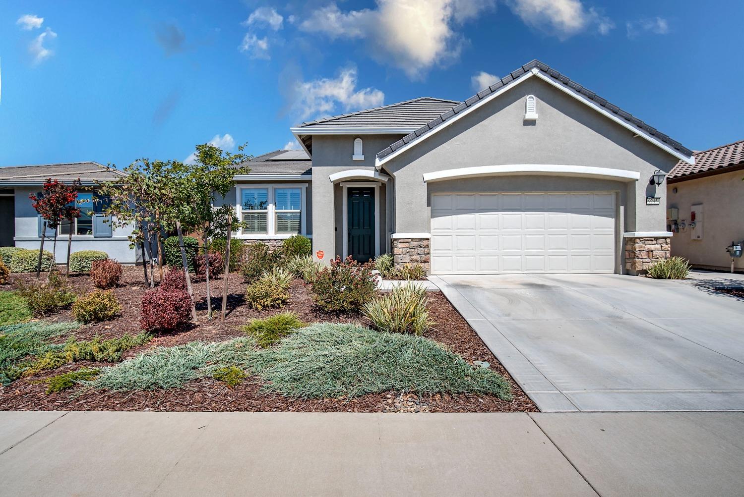 This beautifully upgraded home is in the highly sought after Lennar Heritage Vineyard Creek Senior 5