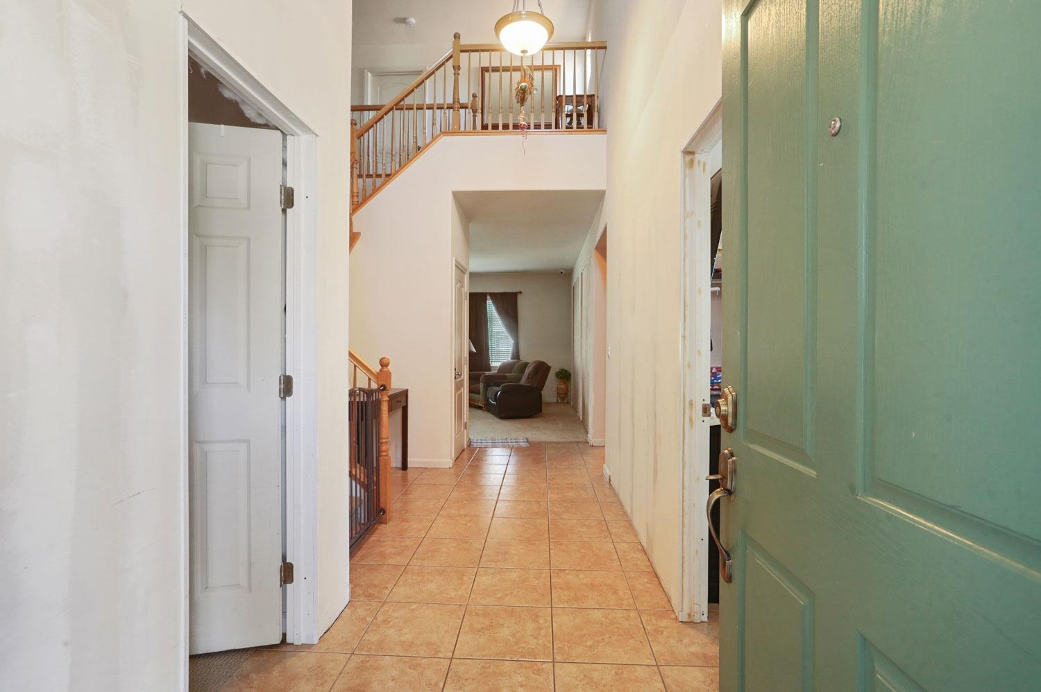 Detail Gallery Image 6 of 31 For 431 Morena Dr, Los Banos,  CA 93635 - 8 Beds | 3 Baths