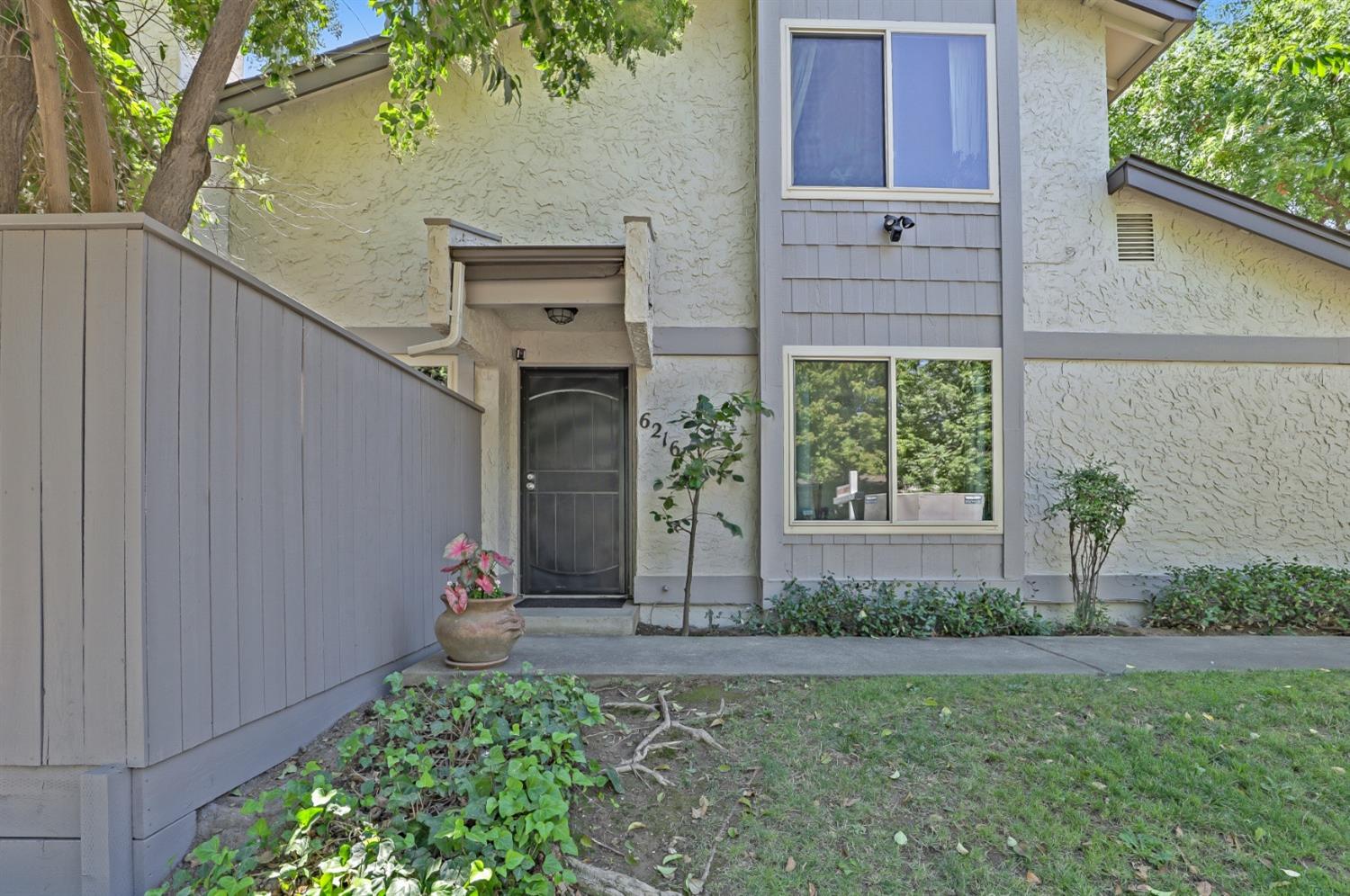 Detail Gallery Image 1 of 1 For 6216 Ackland Ct, Citrus Heights,  CA 95621 - 3 Beds | 1/1 Baths