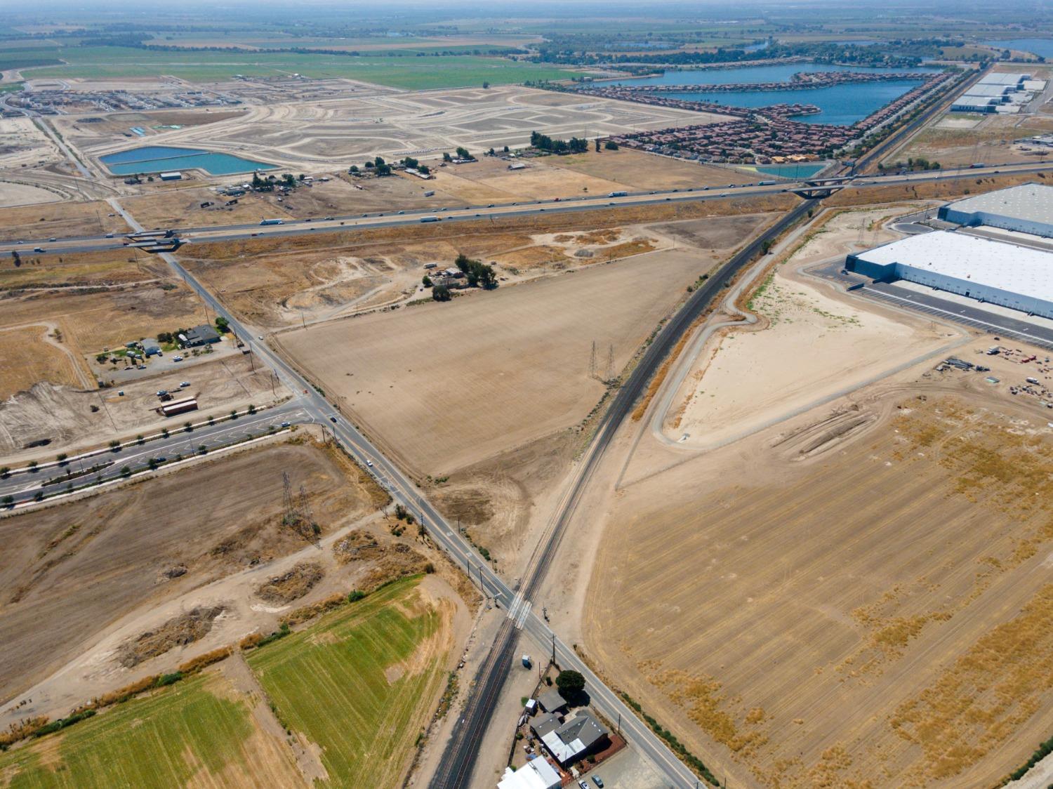 Mckinley Avenue, Manteca, California image 10