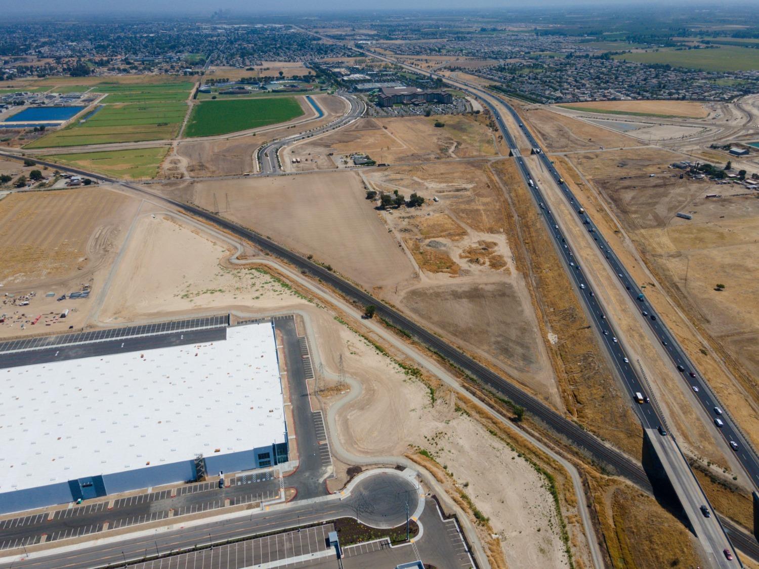 Mckinley Avenue, Manteca, California image 6