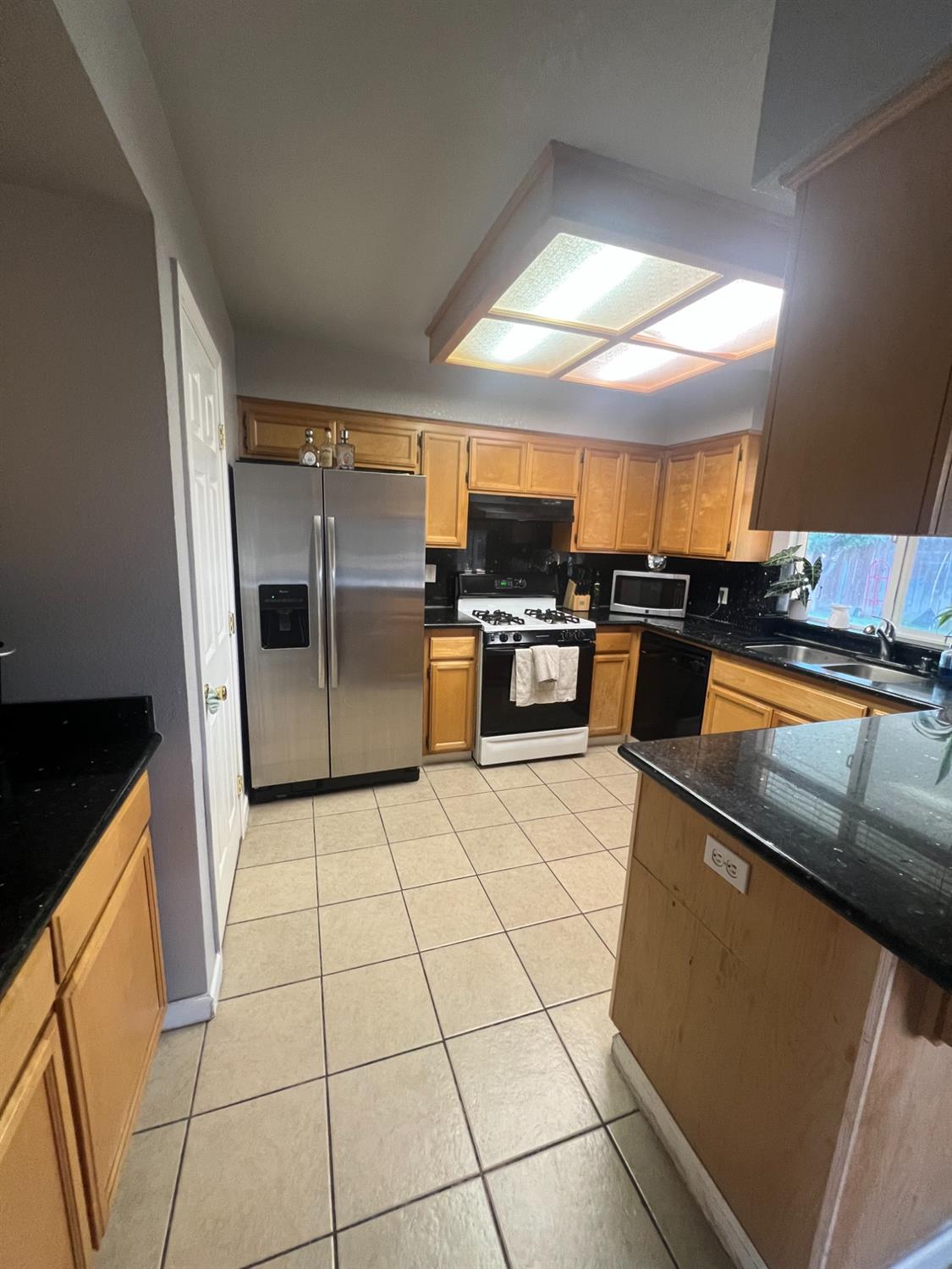 Detail Gallery Image 8 of 25 For 37 San Clemente Dr, Merced,  CA 95341 - 3 Beds | 2 Baths