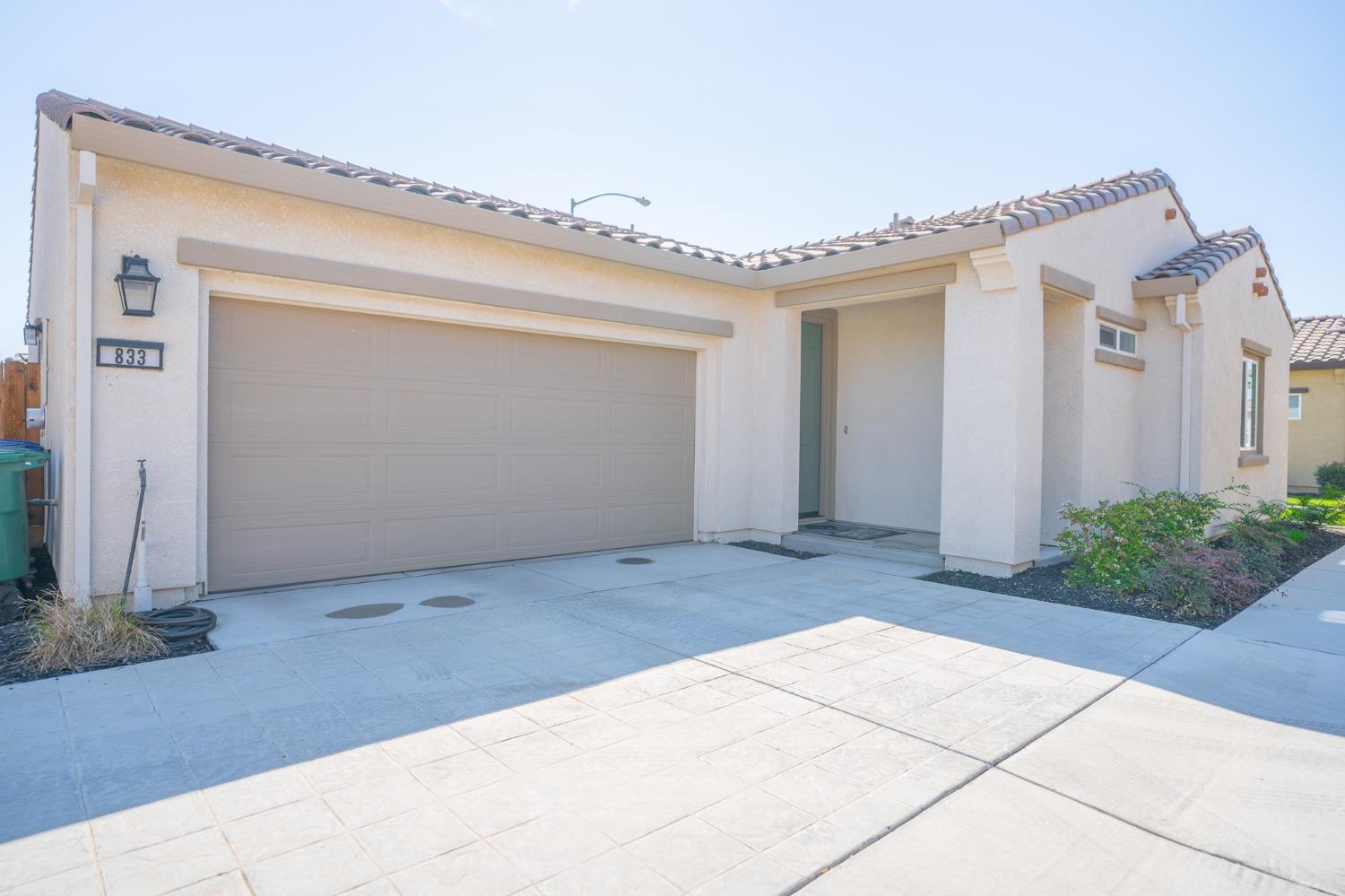 Detail Gallery Image 1 of 1 For 833 Grace Dr, Los Banos,  CA 93635 - 2 Beds | 2 Baths