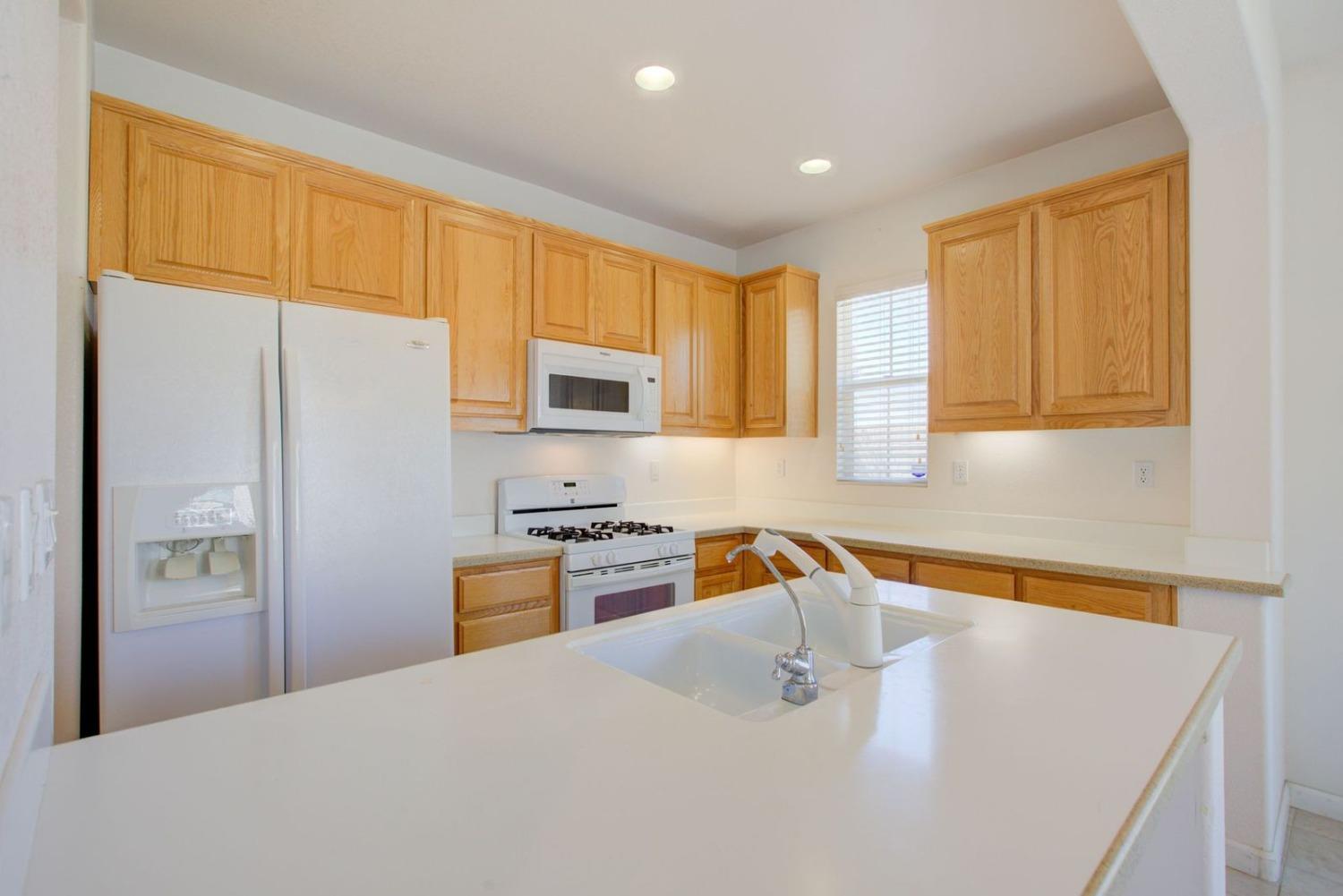 Detail Gallery Image 13 of 57 For 609 Betten St, Los Banos,  CA 93635 - 2 Beds | 2 Baths