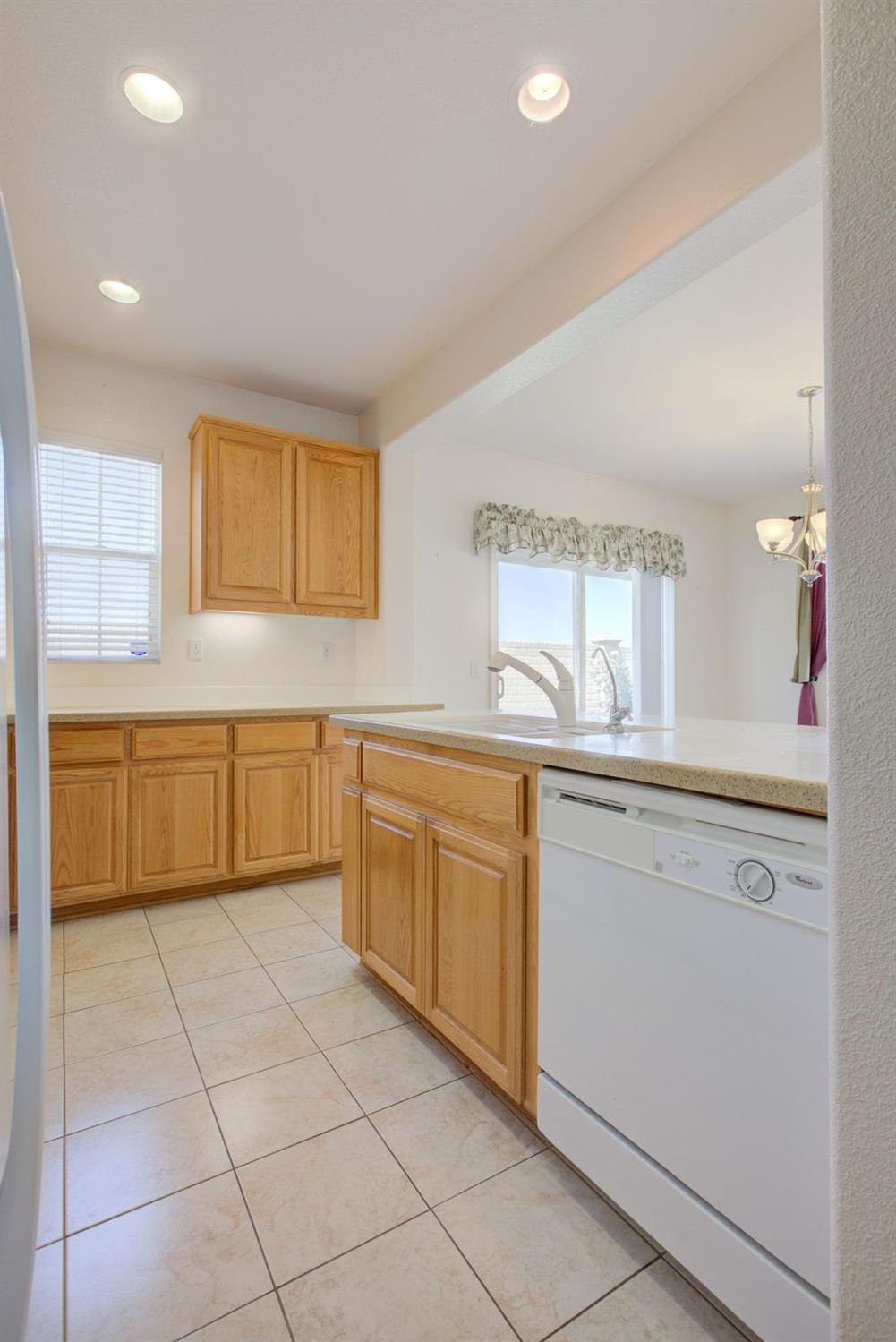 Detail Gallery Image 14 of 57 For 609 Betten St, Los Banos,  CA 93635 - 2 Beds | 2 Baths