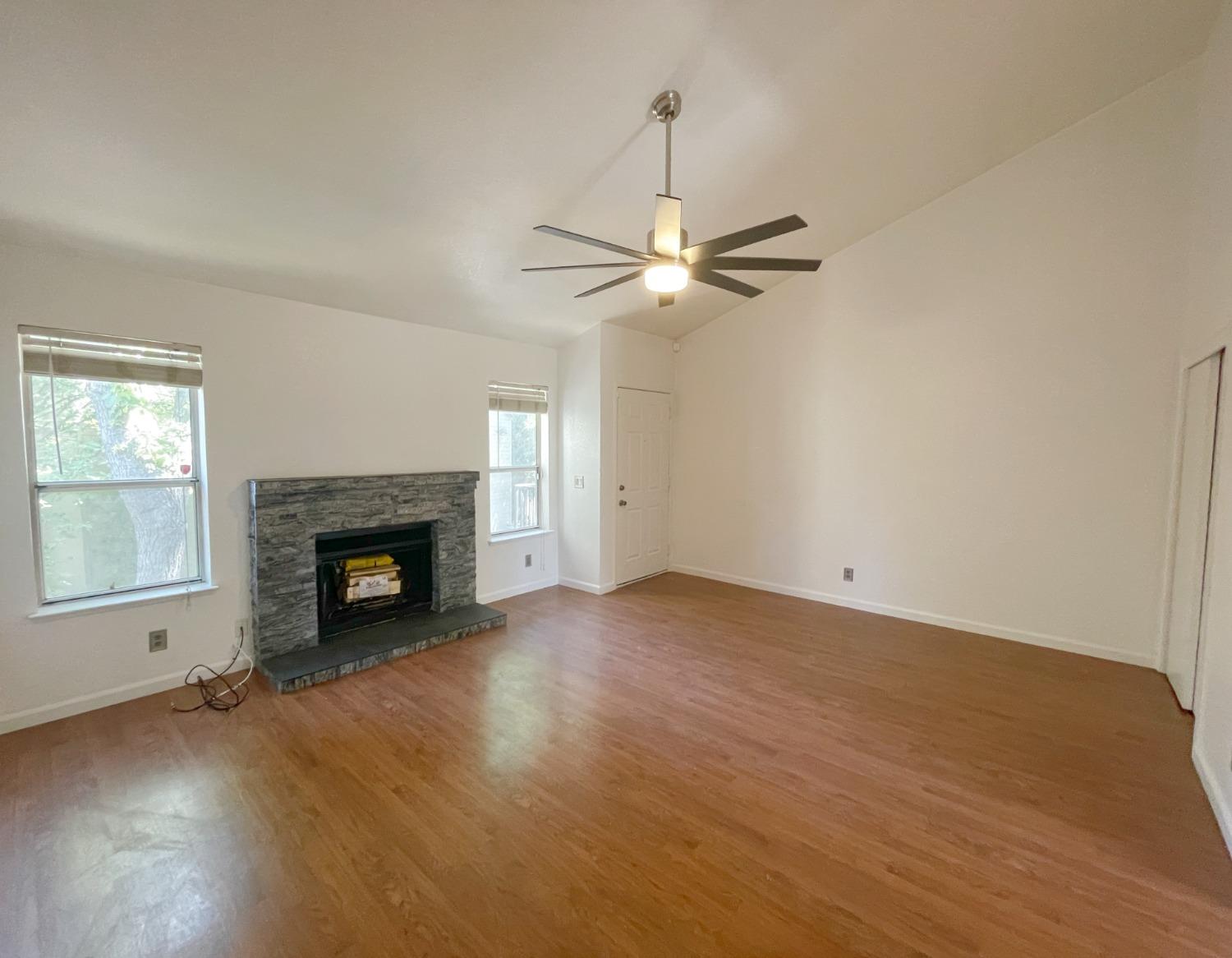 Photo #3: 222068045 Listing 