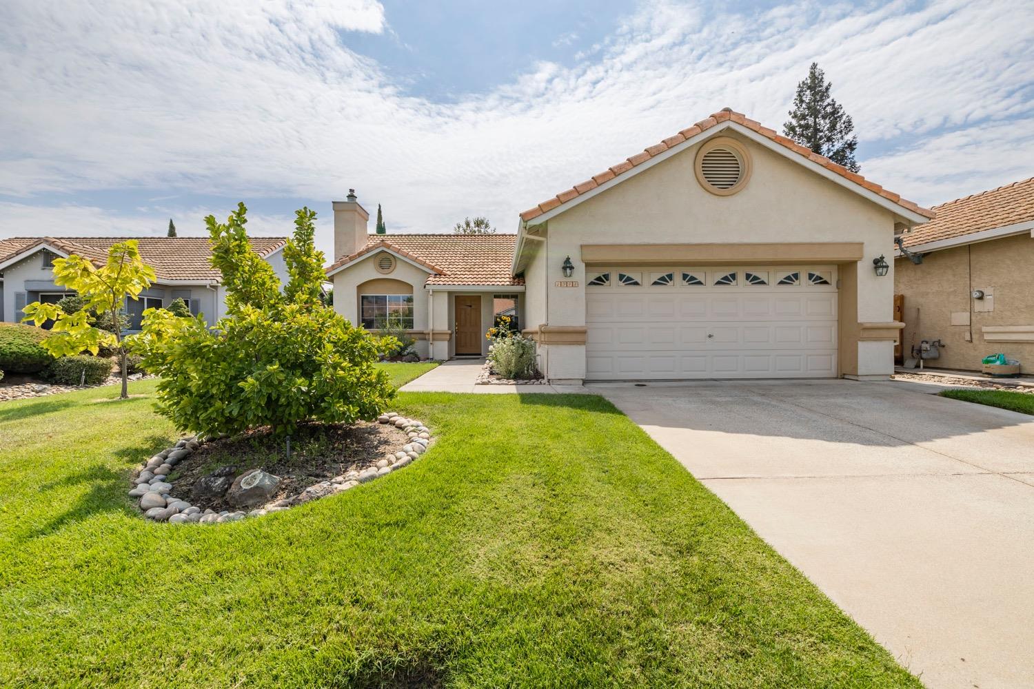 Detail Gallery Image 1 of 21 For 1948 Norfolk Dr, Lodi,  CA 95242 - 3 Beds | 2 Baths