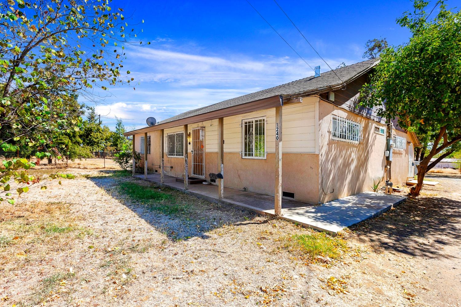 Detail Gallery Image 1 of 1 For 1240 Q St, Rio Linda,  CA 95673 - 3 Beds | 2 Baths