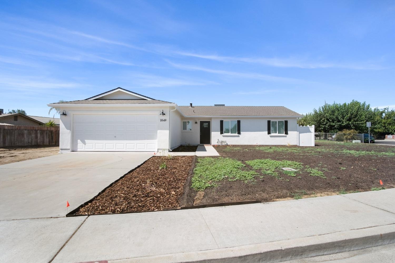 Detail Gallery Image 1 of 1 For 1049 I St, Livingston,  CA 95334 - 3 Beds | 2 Baths