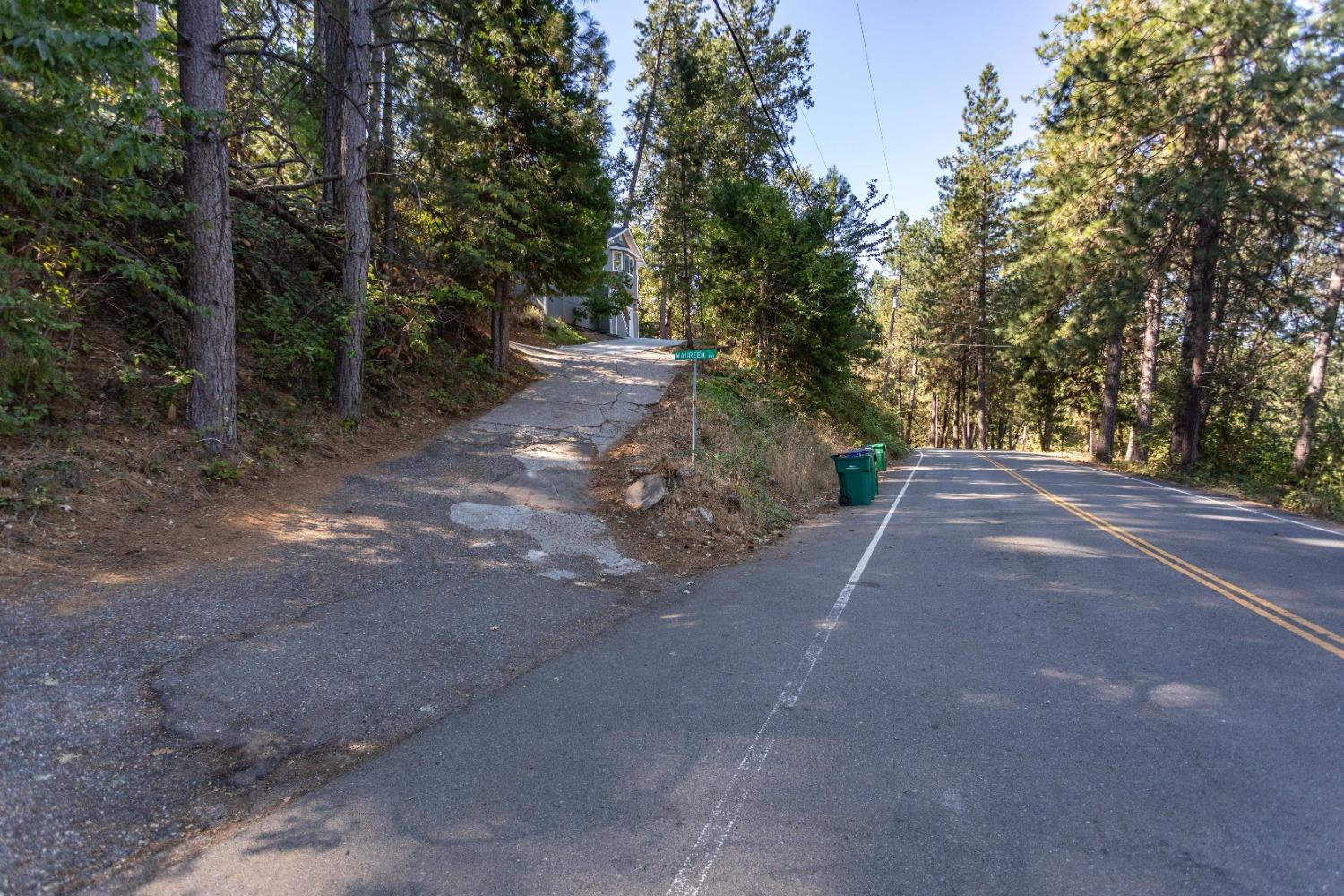 Entrance onto Maureen from Ragan
