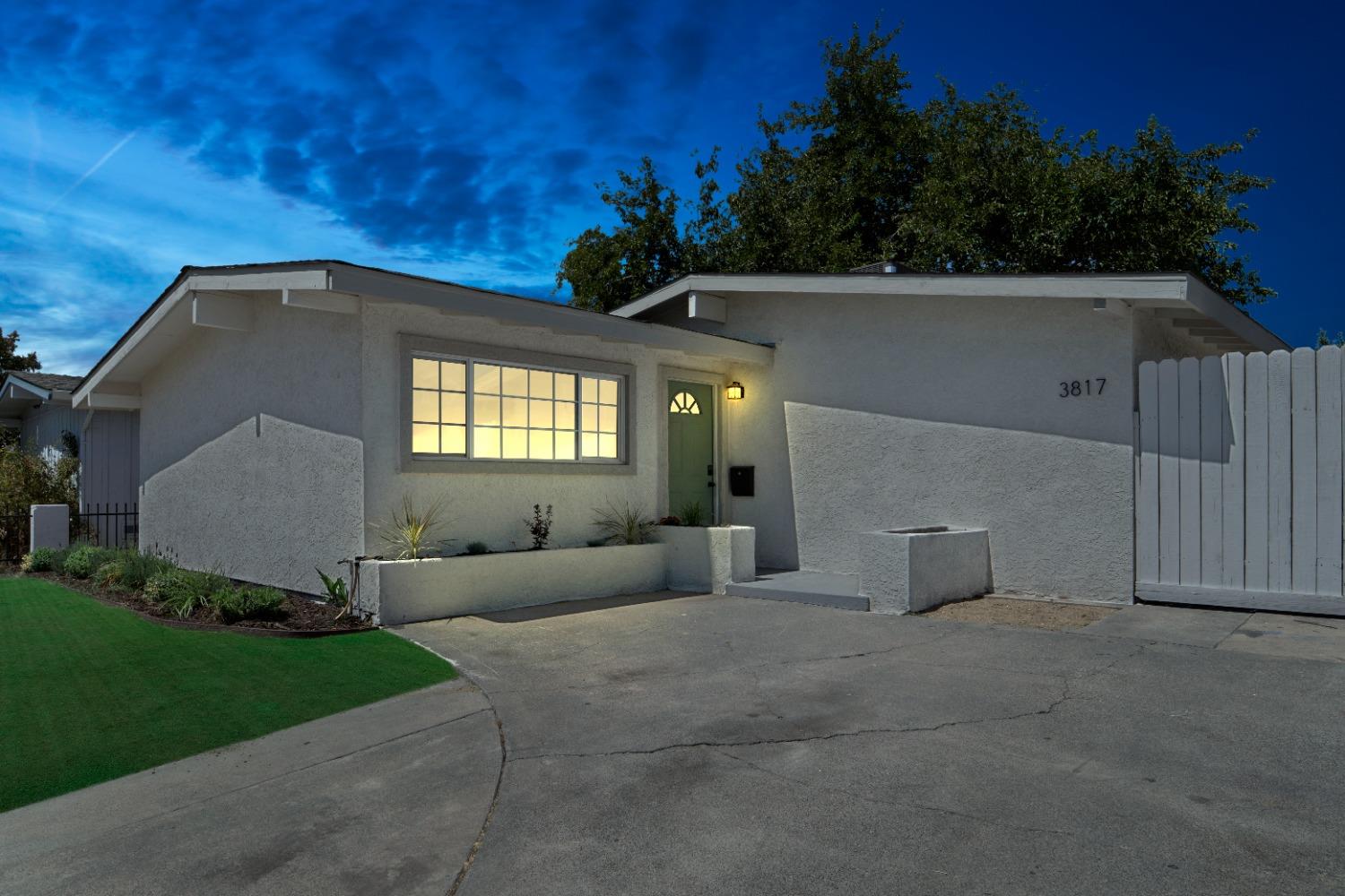 Detail Gallery Image 1 of 1 For 3817 Centinella Dr, North Highlands,  CA 95660 - 3 Beds | 2 Baths