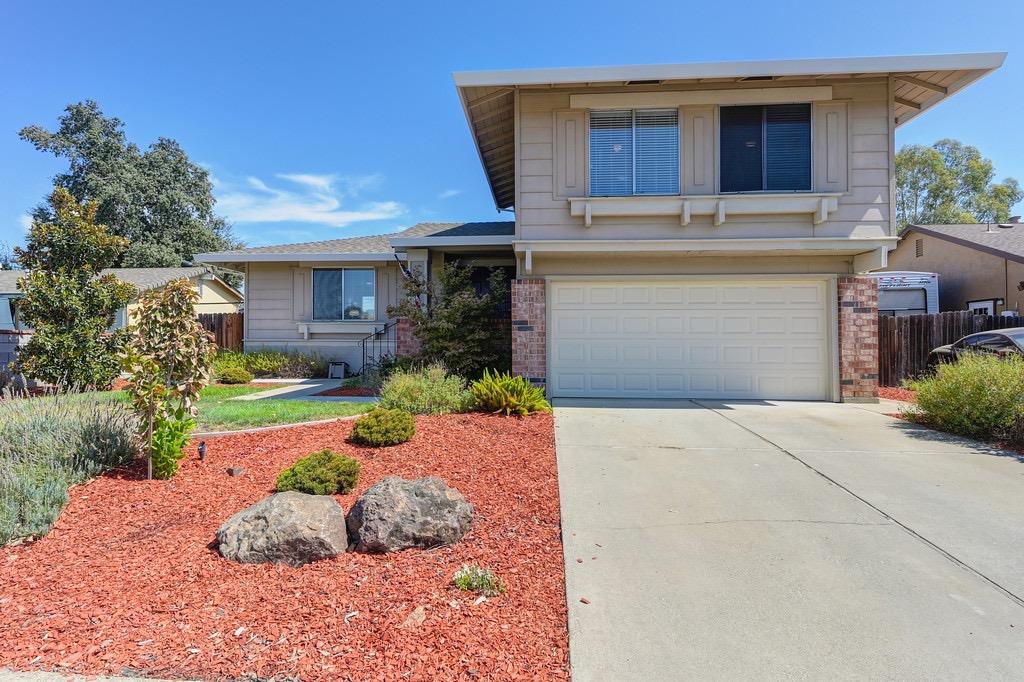 Photo of 1111 Hollingsworth Dr in Lincoln, CA