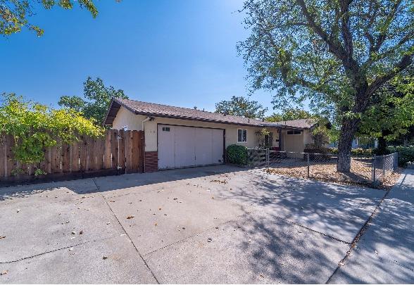 Detail Gallery Image 1 of 30 For 332 Shannon Dr, Modesto,  CA 95354 - 3 Beds | 2 Baths