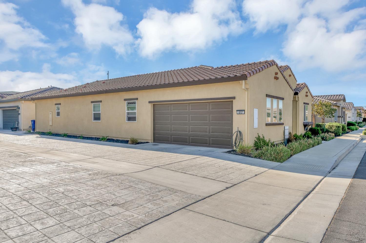 Detail Gallery Image 2 of 47 For 612 Machado St, Los Banos,  CA 93635 - 3 Beds | 2 Baths