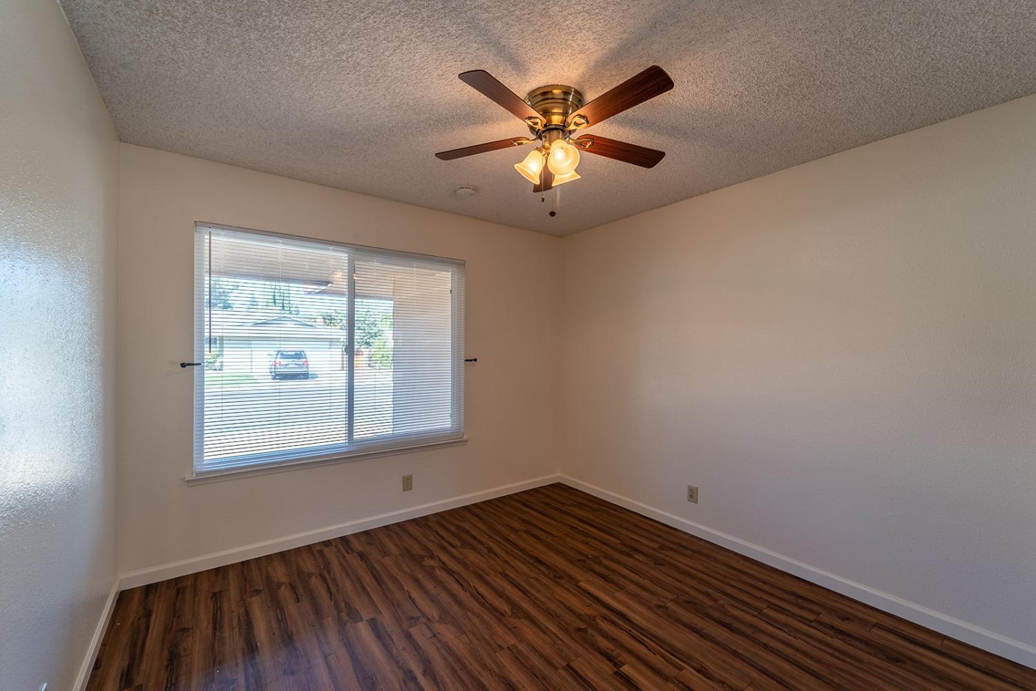 Detail Gallery Image 13 of 36 For 2946 Lakewood Ct, Merced,  CA 95348 - 4 Beds | 2 Baths