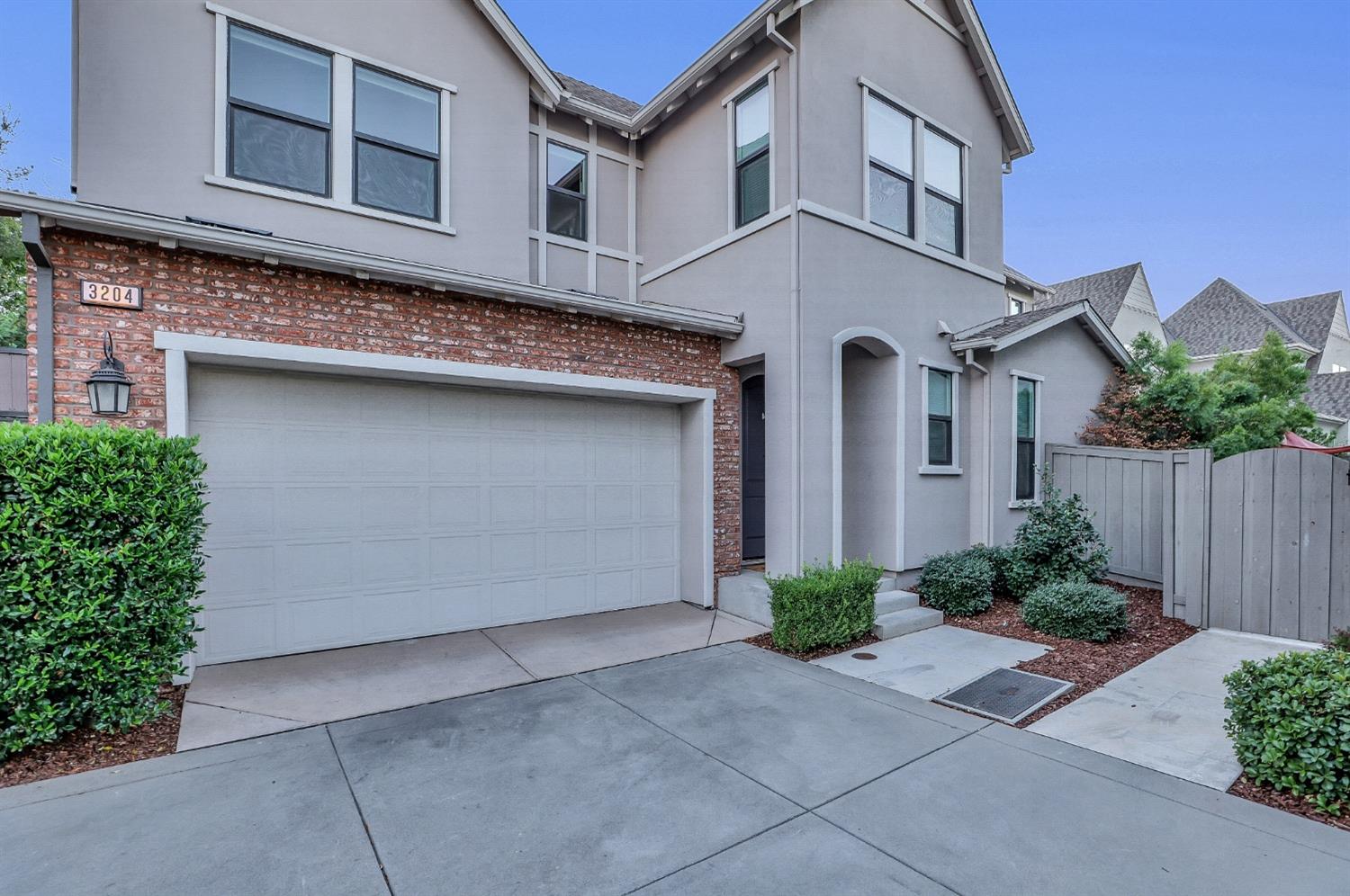 Detail Gallery Image 1 of 1 For 3204 Dullanty, Sacramento,  CA 95816 - 3 Beds | 3/1 Baths