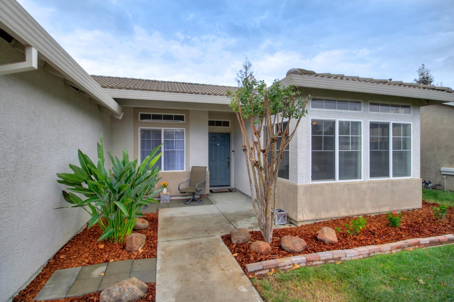 Detail Gallery Image 1 of 1 For 9515 Moon River Way, Elk Grove,  CA 95624 - 3 Beds | 2 Baths