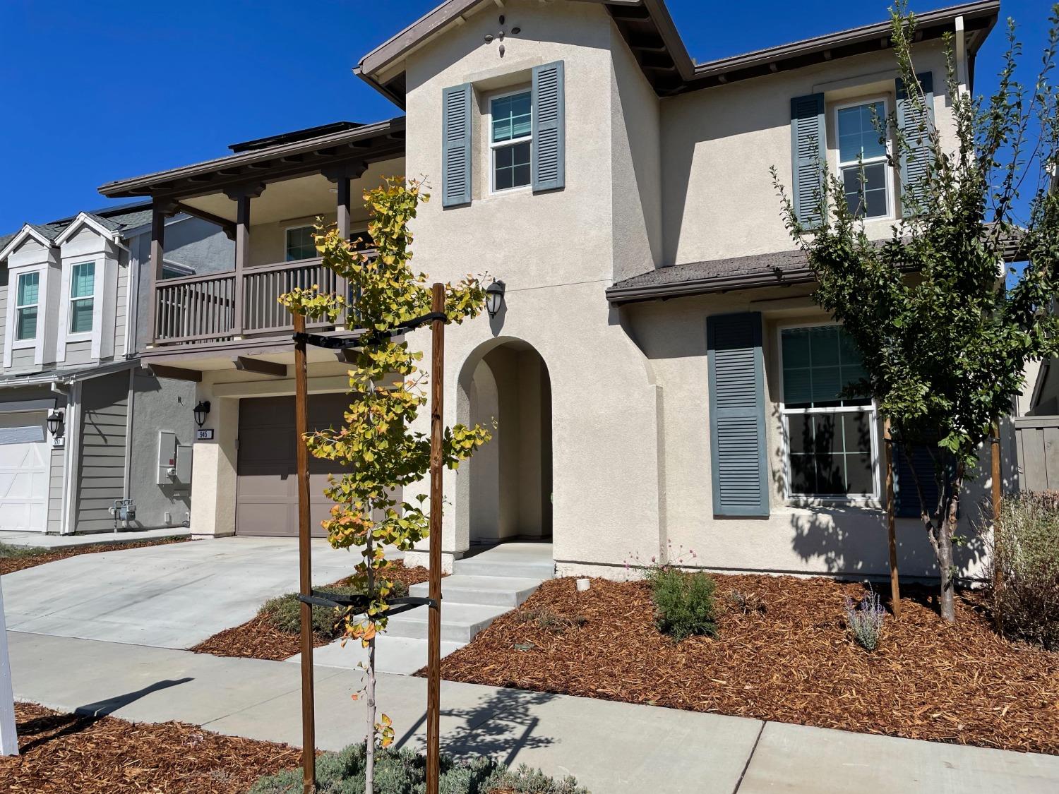 Photo of 945 Sparks Ln in Davis, CA