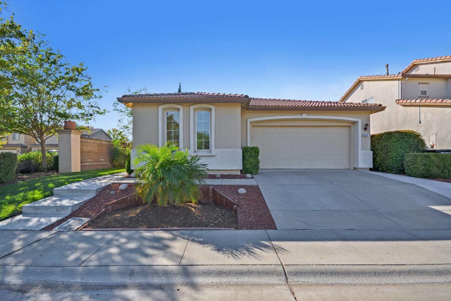 Step into WOW! This open floor plan single story North Natomas home is one you DO NOT want to miss o