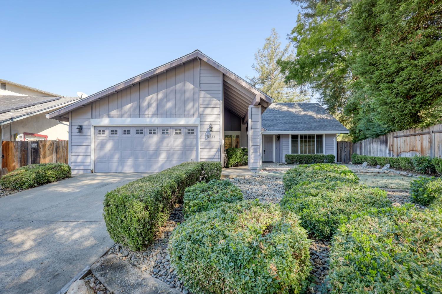 Terrific Fair Oaks enclave of cul-de-sacs with no through traffic.  Single-story home at the end of 