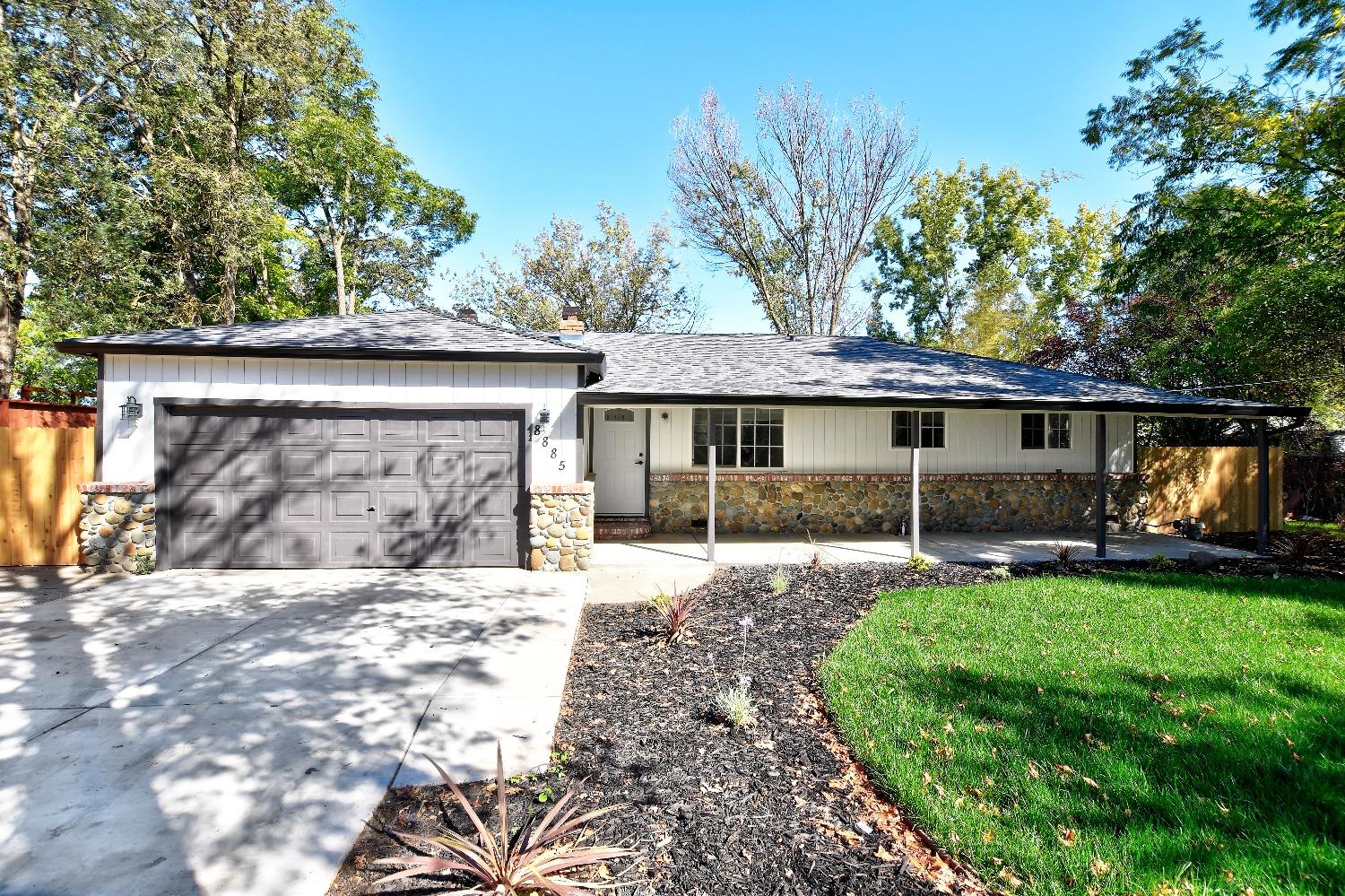 Recently RENOVATED single story, 3 bedrooms, 2 full baths, 2 car garage home in Orangevale. Open flo