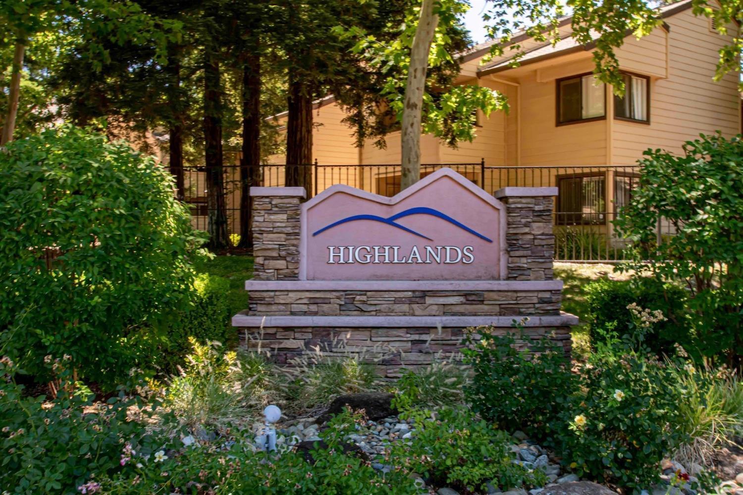 Browse active condo listings in HIGHLANDS