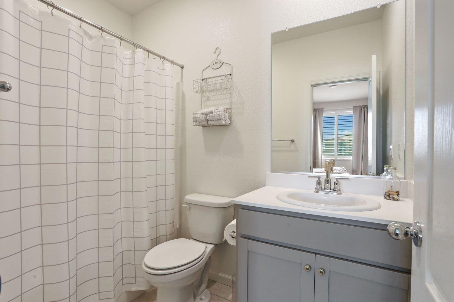 Detail Gallery Image 6 of 38 For 2135 River Willow Ave, Manteca,  CA 95337 - 5 Beds | 3/1 Baths