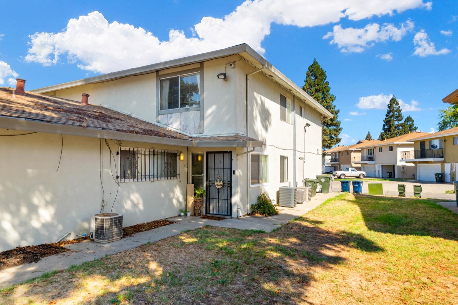 Detail Gallery Image 1 of 1 For 17 La Pera Ct #3,  Sacramento,  CA 95823 - 2 Beds | 1 Baths