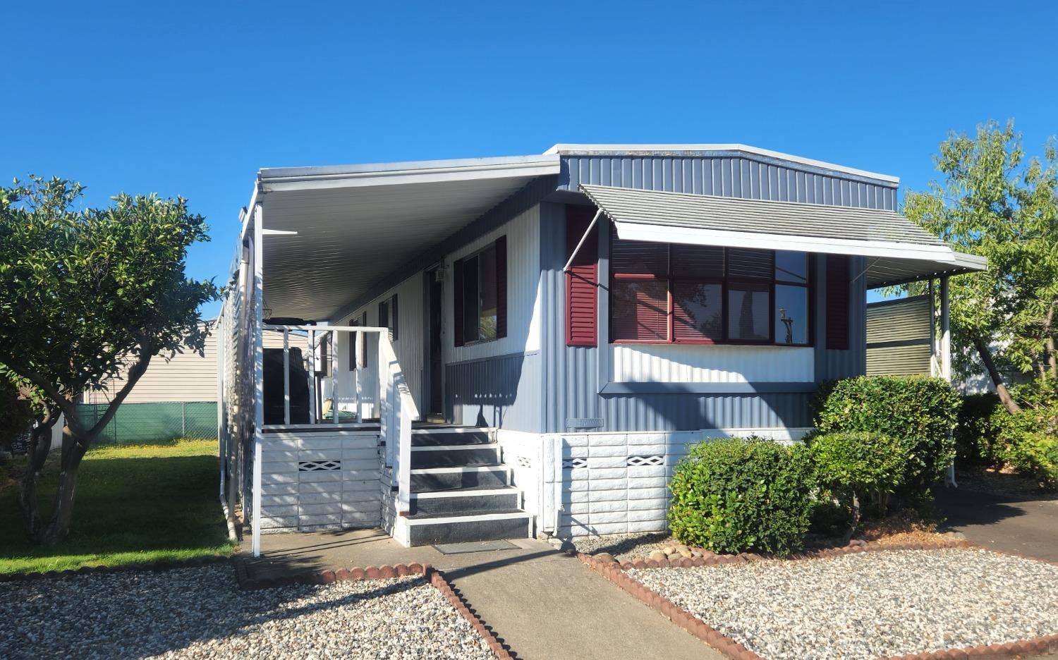 Photo of 5808 Alameda Ln in Sacramento, CA