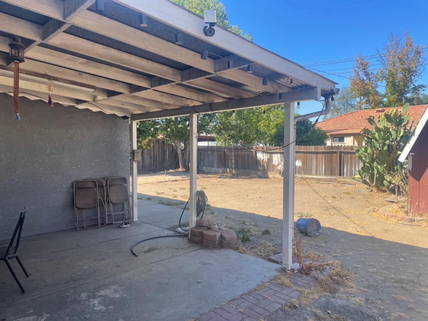 Detail Gallery Image 9 of 11 For 241 E Downs, Stockton,  CA 95204 - 3 Beds | 2 Baths