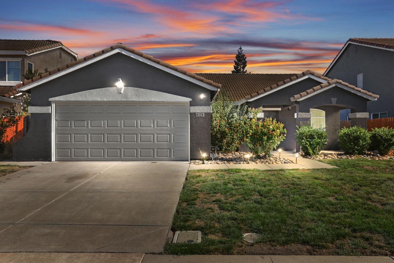Detail Gallery Image 1 of 1 For 4120 Roma Ln, Stockton,  CA 95206 - 4 Beds | 2 Baths