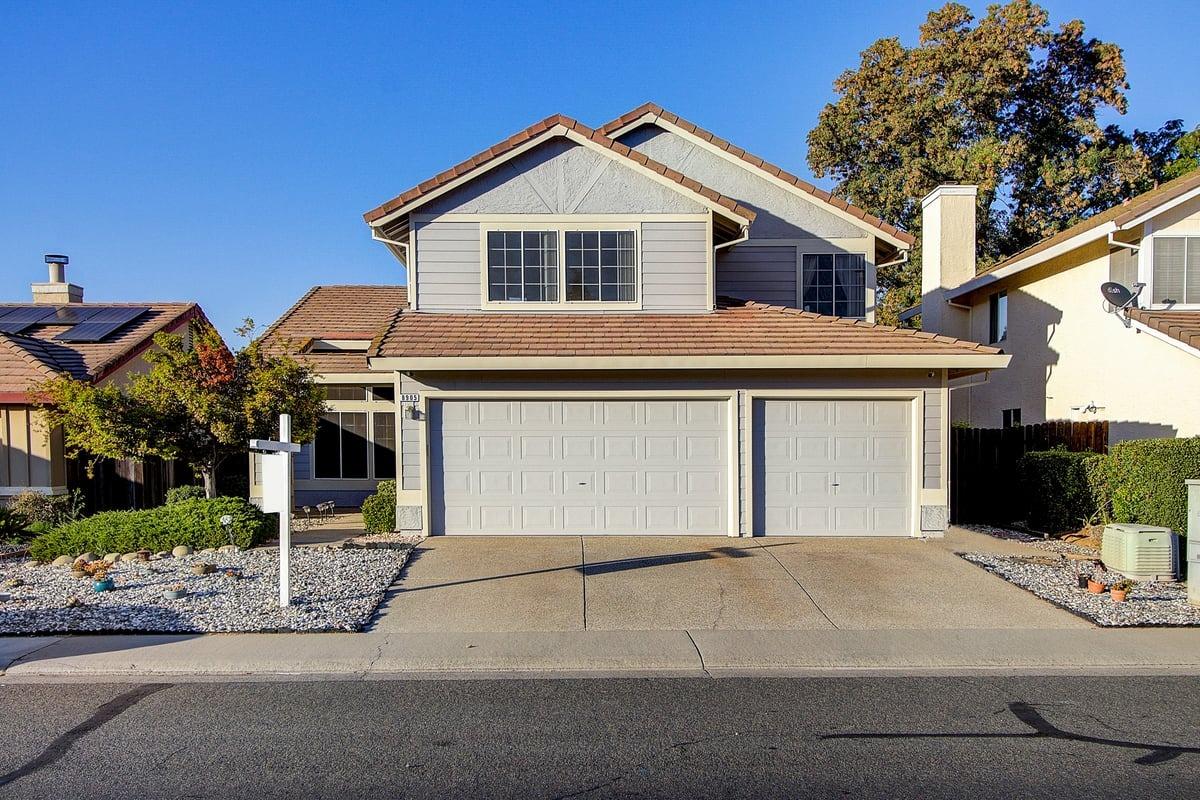 Photo of 8905 Springhurst Dr in Elk Grove, CA