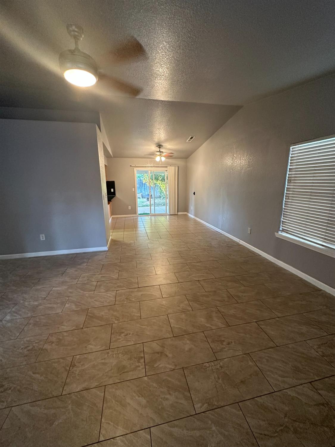 Detail Gallery Image 6 of 25 For 37 San Clemente Dr, Merced,  CA 95341 - 3 Beds | 2 Baths