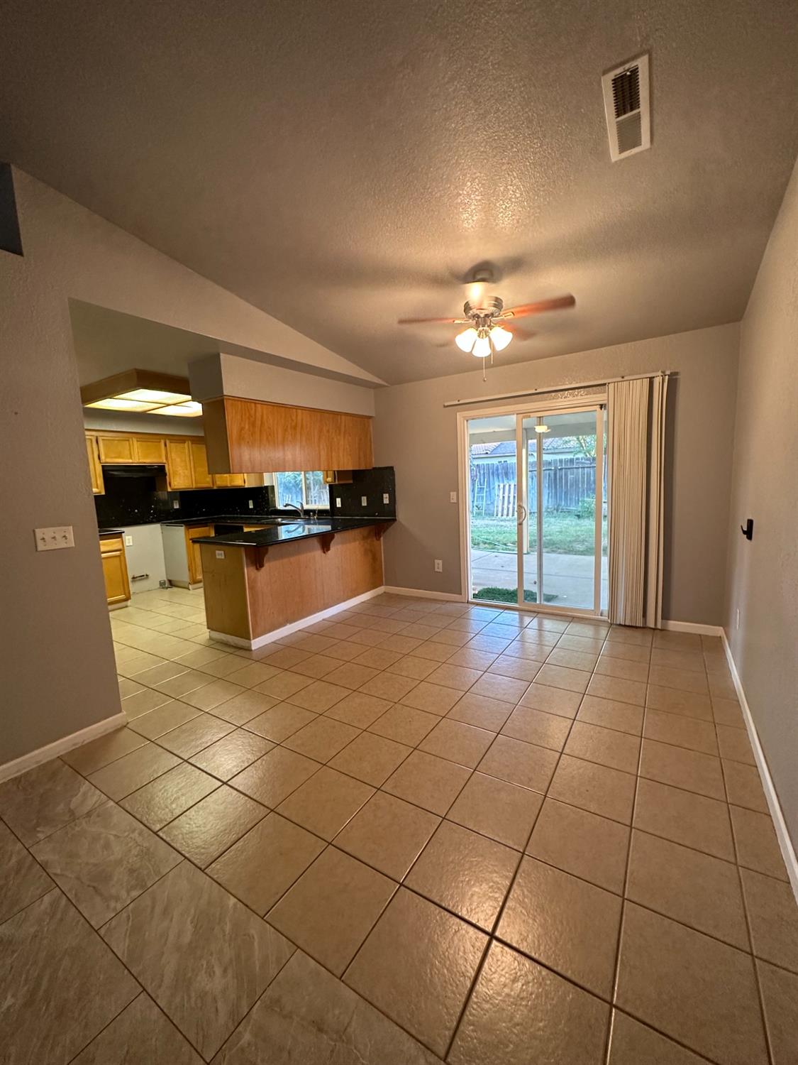 Detail Gallery Image 7 of 25 For 37 San Clemente Dr, Merced,  CA 95341 - 3 Beds | 2 Baths
