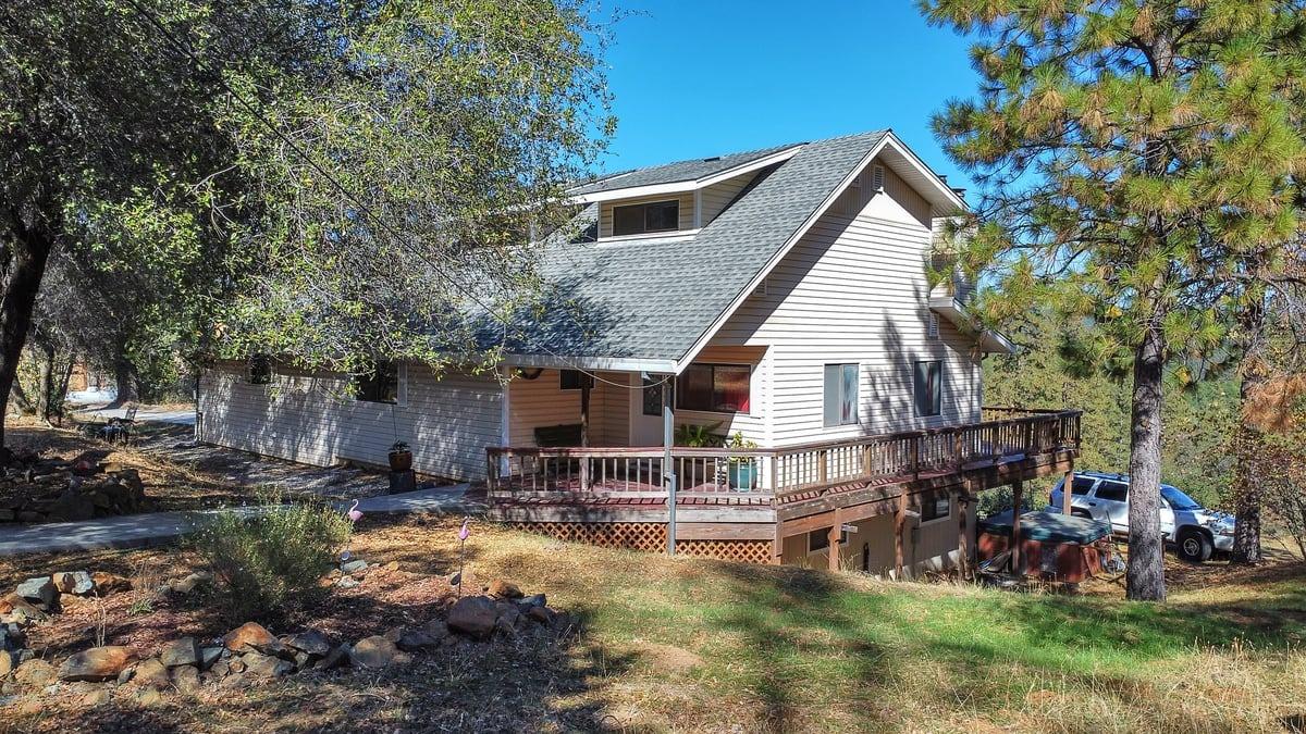 Photo of 15605 Wolf Mountain Rd in Grass Valley, CA