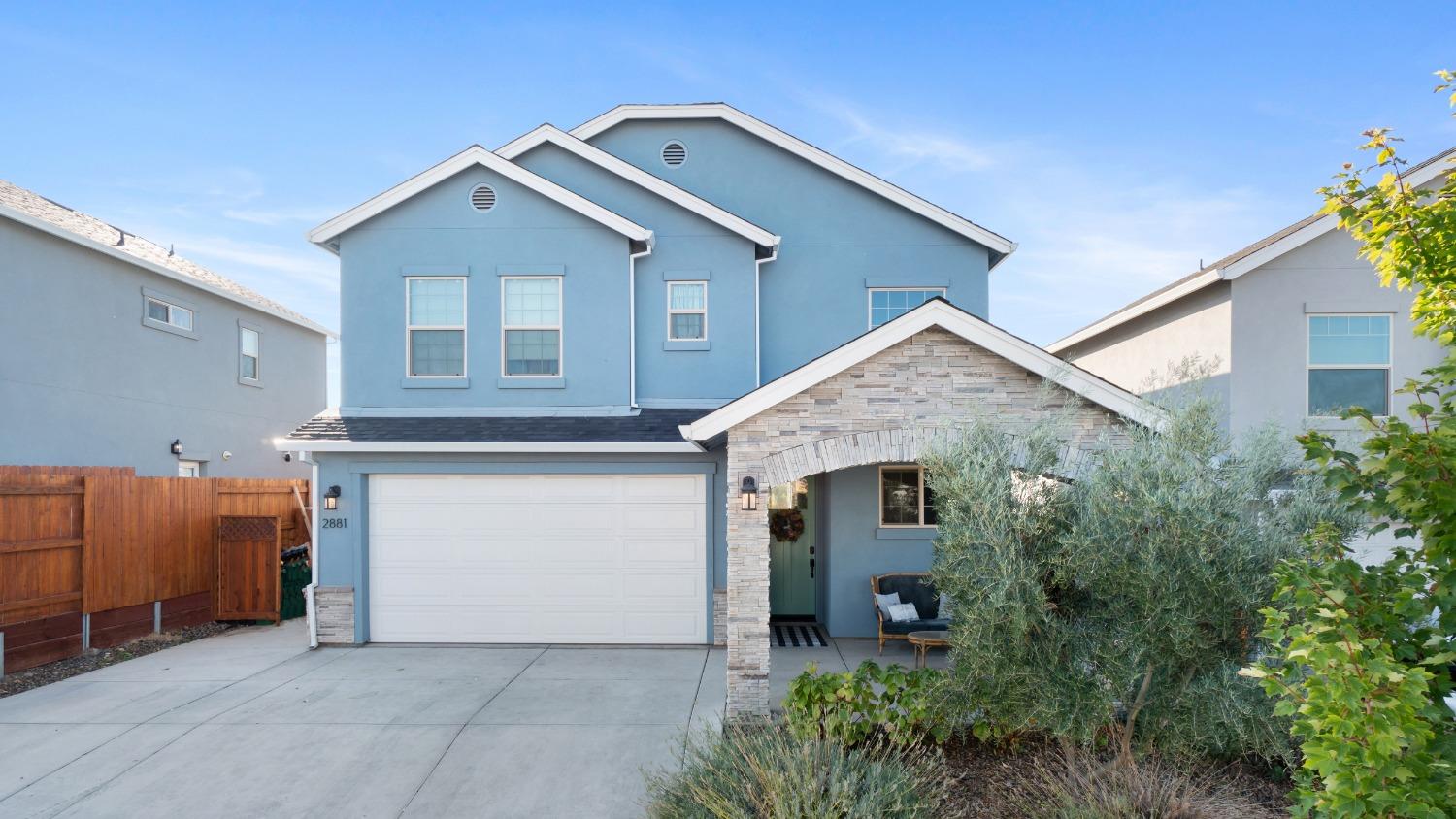 Detail Gallery Image 1 of 1 For 2881 Pin Oak Ln, Chico,  CA 95928 - 3 Beds | 2/1 Baths