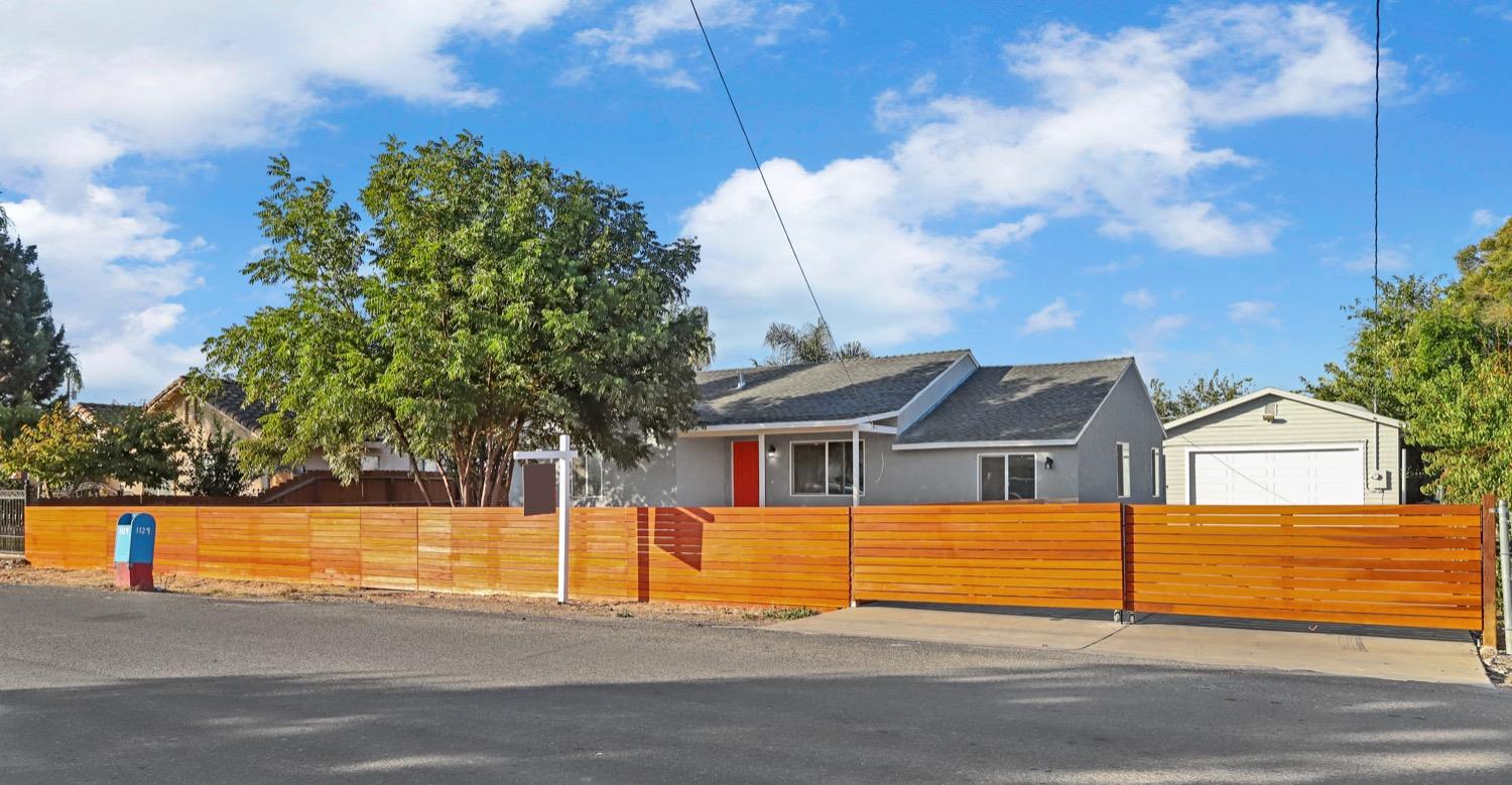 Detail Gallery Image 1 of 1 For 1129 S Olive Ave, Stockton,  CA 95215 - 3 Beds | 1 Baths