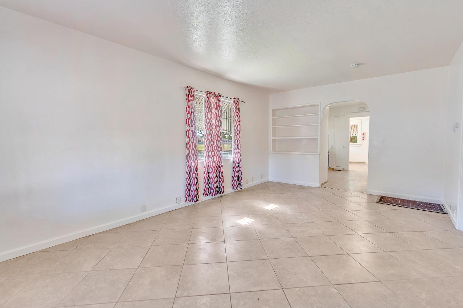 Detail Gallery Image 5 of 25 For 945 9th St, Los Banos,  CA 93635 - 2 Beds | 1 Baths